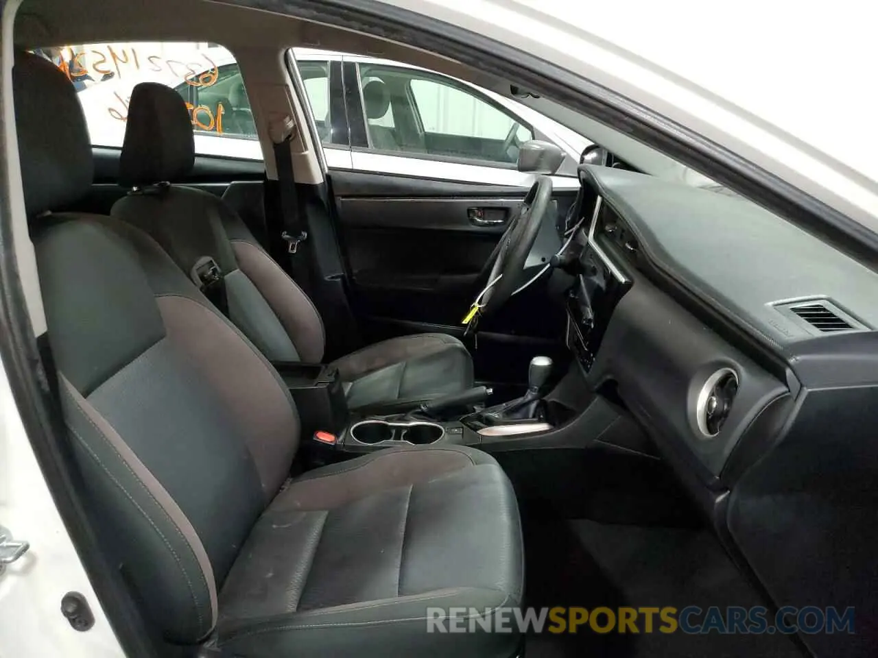 5 fotografías del automóvil dañado 5YFBURHE4KP936763 TOYOTA COROLLA 2019