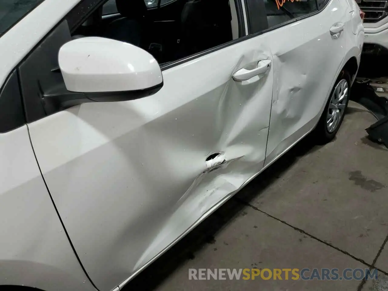 9 fotografías del automóvil dañado 5YFBURHE4KP936763 TOYOTA COROLLA 2019