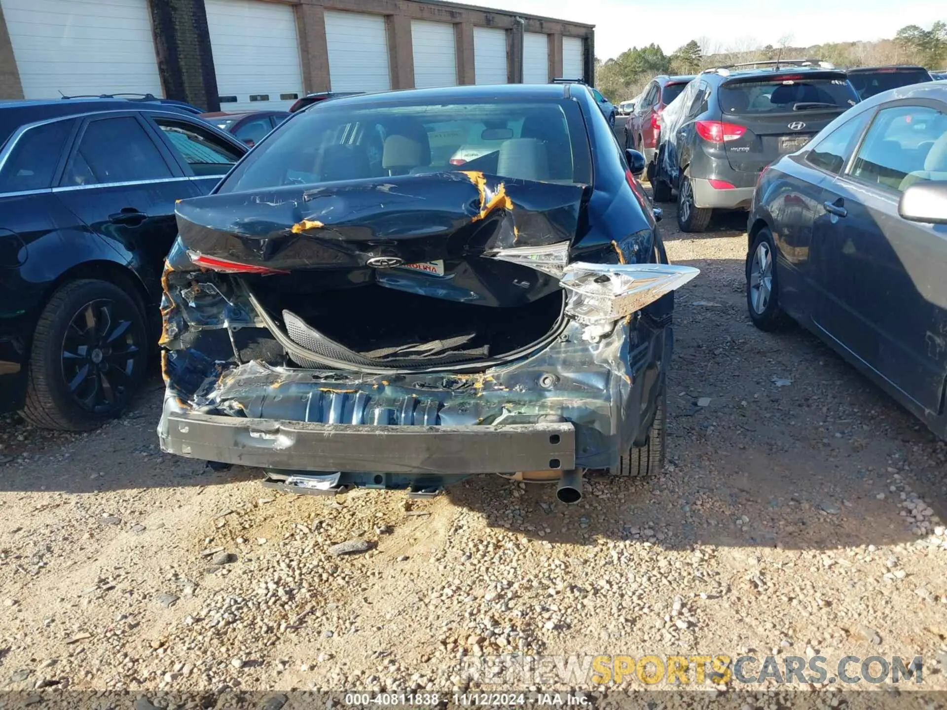 17 fotografías del automóvil dañado 5YFBURHE4KP940344 TOYOTA COROLLA 2019
