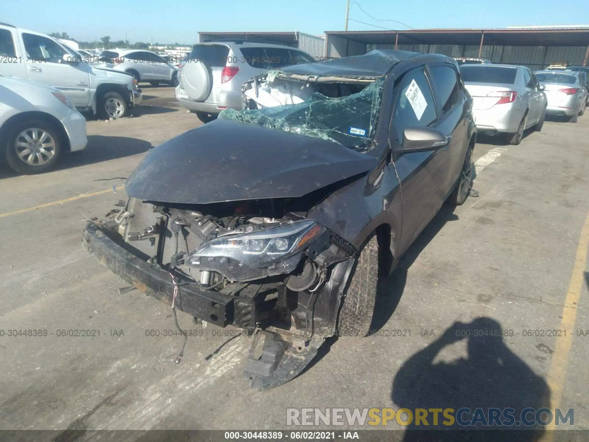 2 fotografías del automóvil dañado 5YFBURHE5KP866416 TOYOTA COROLLA 2019