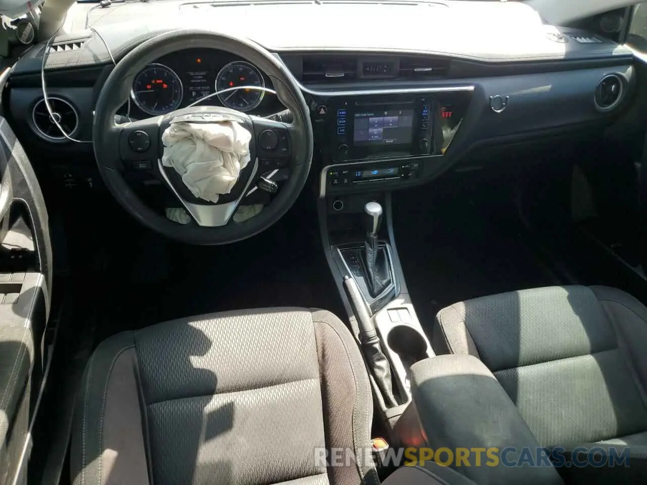 8 fotografías del automóvil dañado 5YFBURHE5KP868411 TOYOTA COROLLA 2019