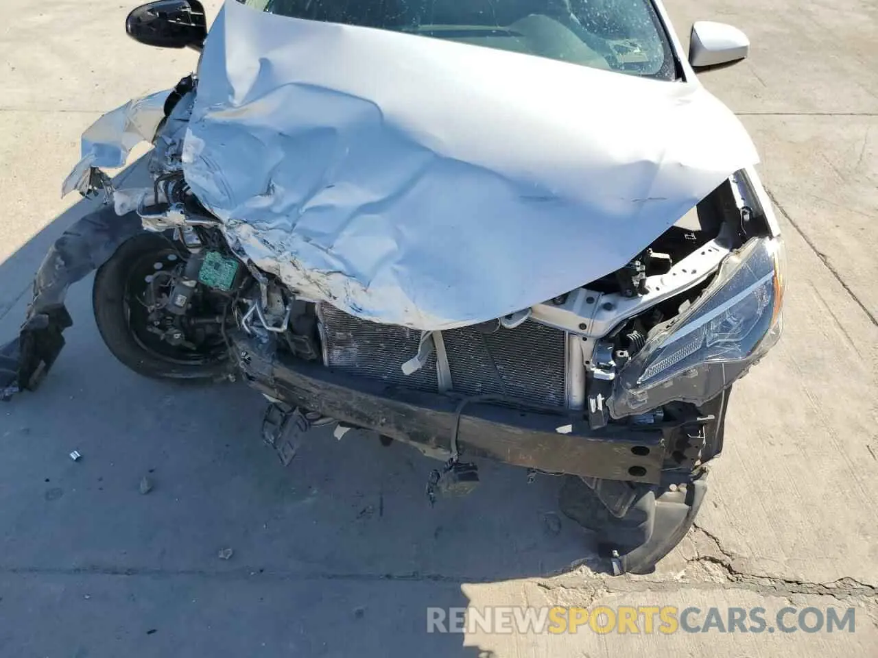 11 fotografías del automóvil dañado 5YFBURHE5KP870949 TOYOTA COROLLA 2019