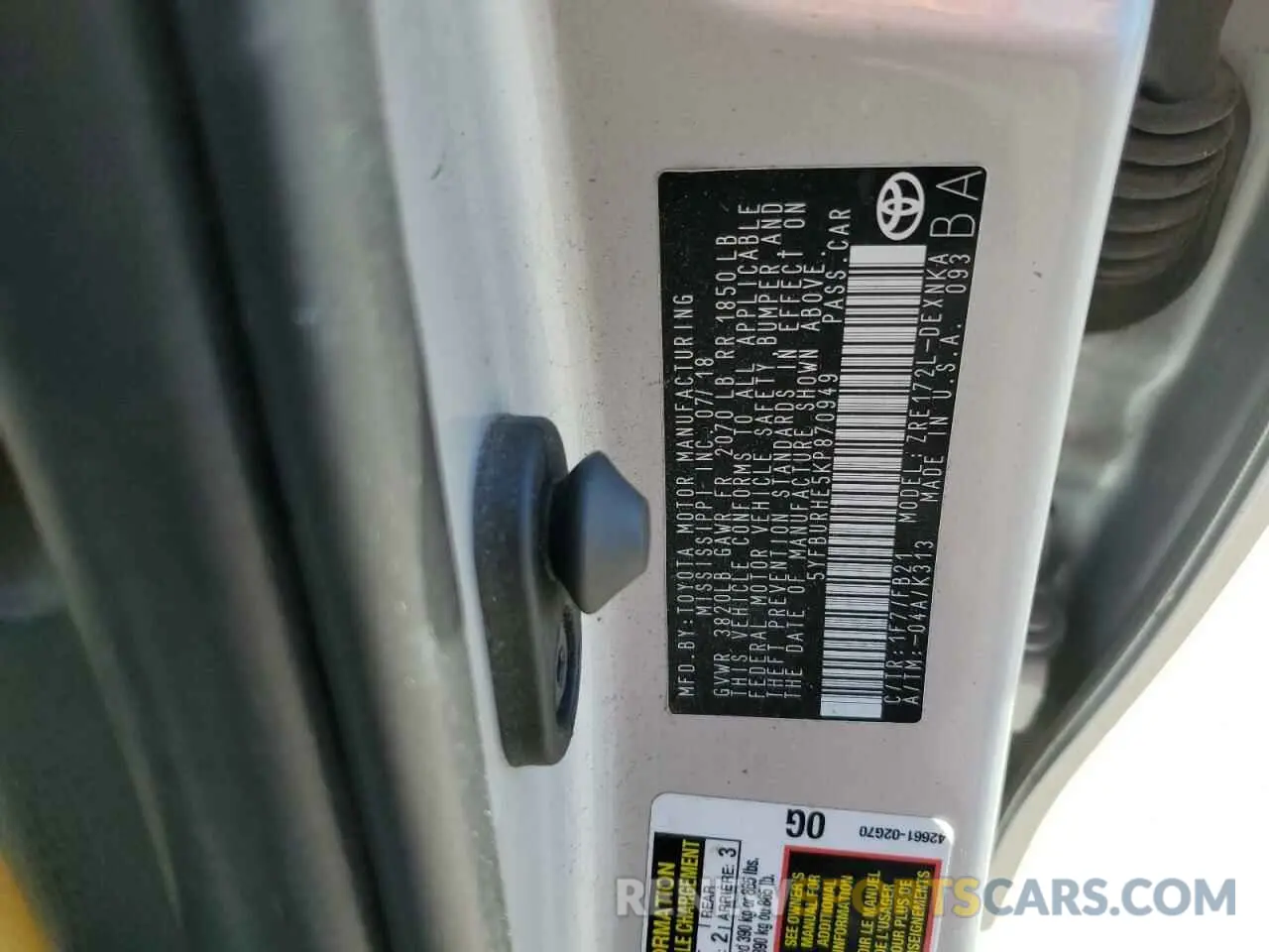 12 fotografías del automóvil dañado 5YFBURHE5KP870949 TOYOTA COROLLA 2019