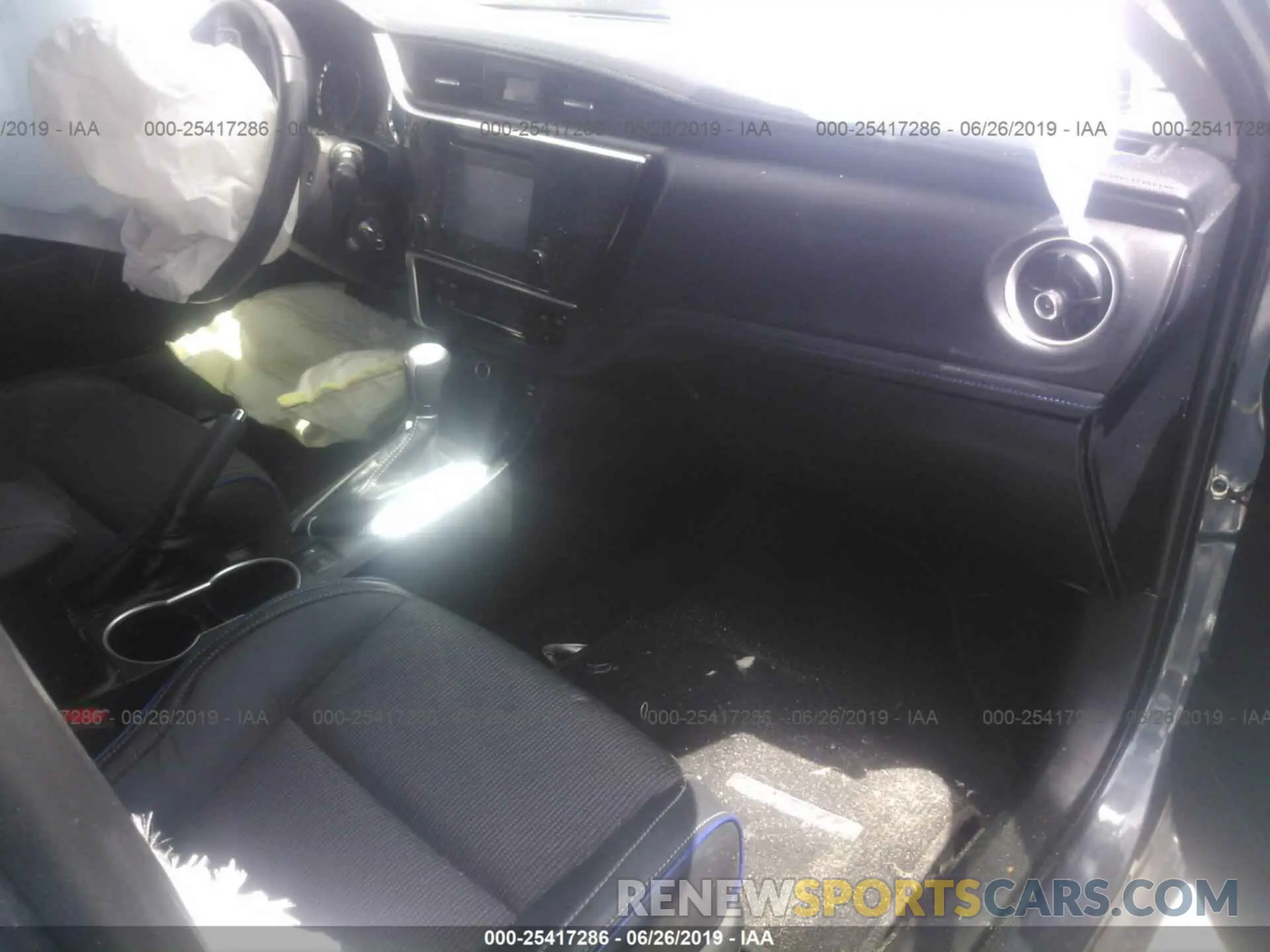 5 fotografías del automóvil dañado 5YFBURHE5KP875469 TOYOTA COROLLA 2019
