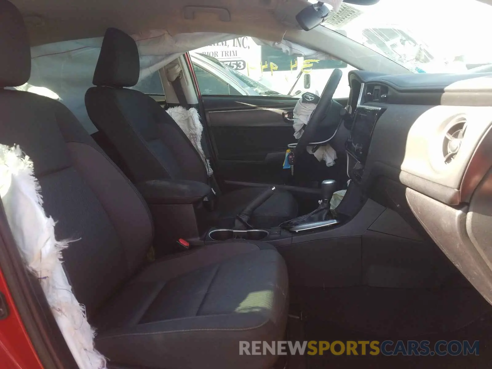 5 fotografías del automóvil dañado 5YFBURHE5KP878727 TOYOTA COROLLA 2019