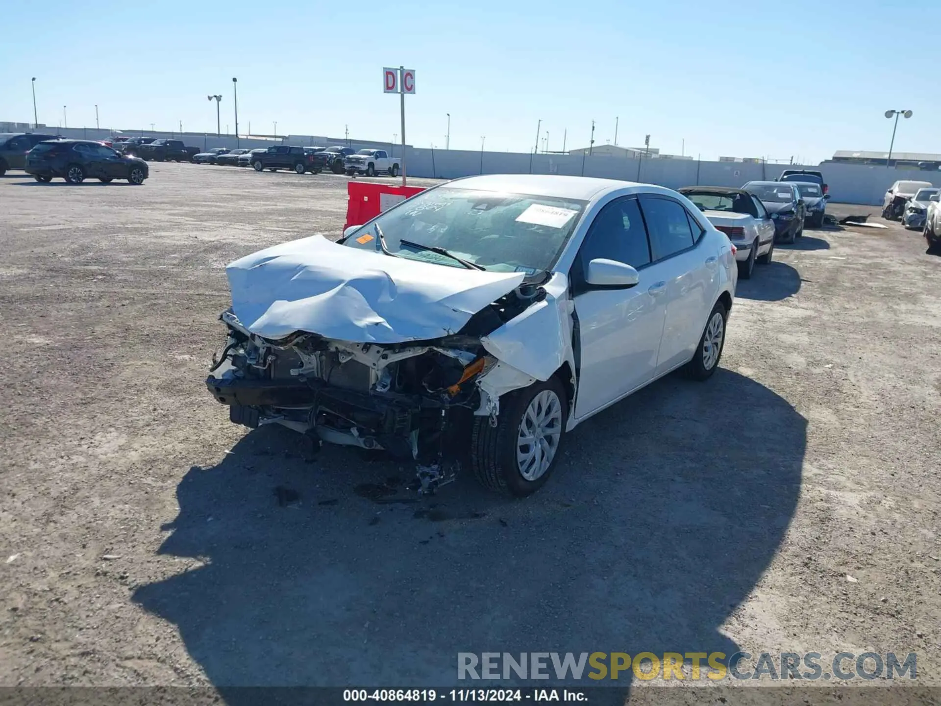 2 fotografías del automóvil dañado 5YFBURHE5KP883782 TOYOTA COROLLA 2019