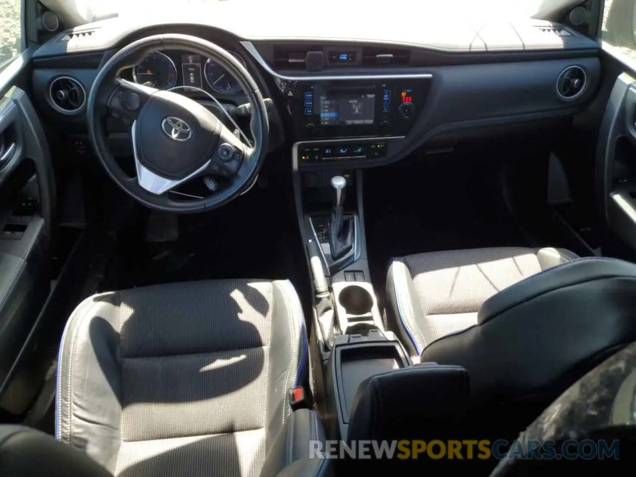 8 fotografías del automóvil dañado 5YFBURHE5KP887752 TOYOTA COROLLA 2019
