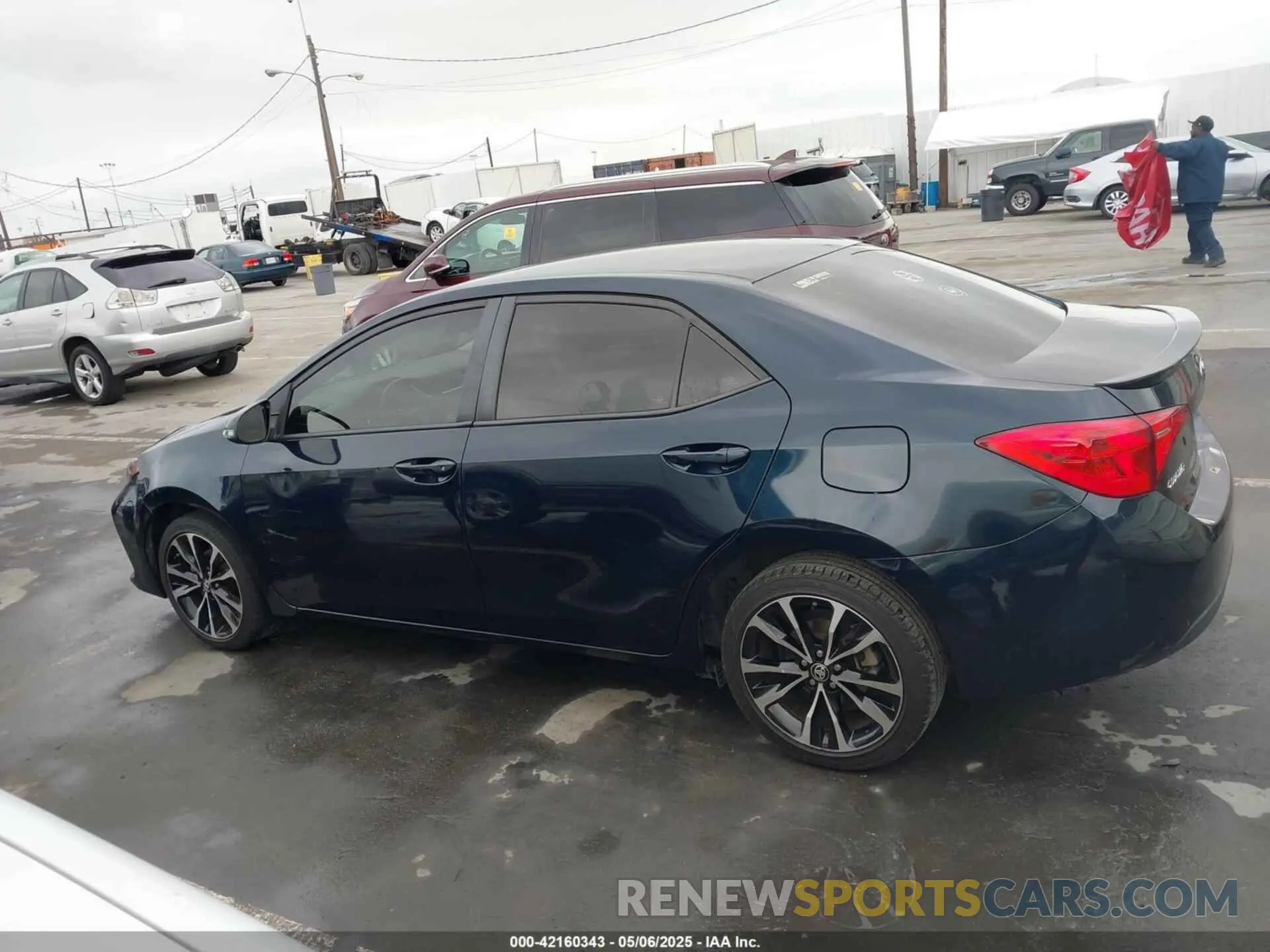 14 fotografías del automóvil dañado 5YFBURHE5KP890375 TOYOTA COROLLA 2019