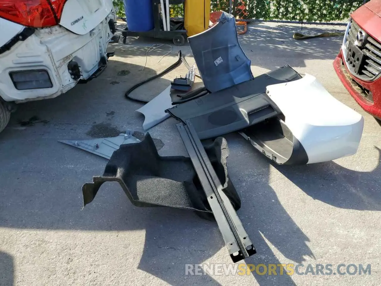 12 fotografías del automóvil dañado 5YFBURHE5KP892773 TOYOTA COROLLA 2019