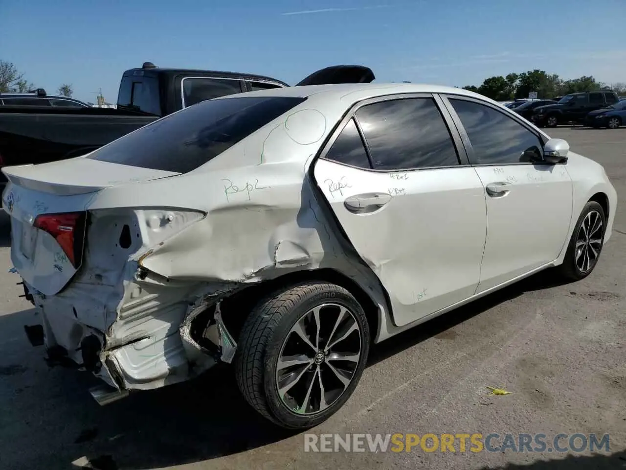 3 fotografías del automóvil dañado 5YFBURHE5KP892773 TOYOTA COROLLA 2019