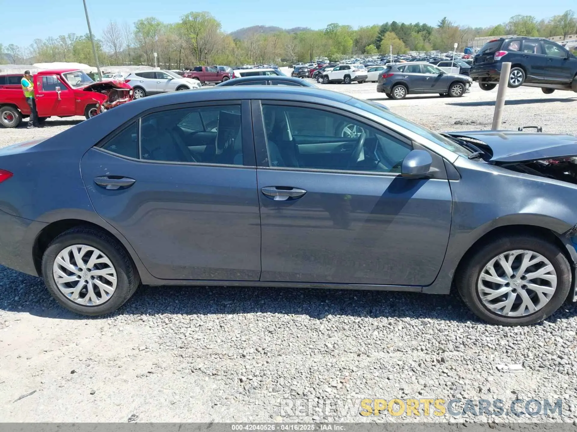 14 fotografías del automóvil dañado 5YFBURHE5KP897309 TOYOTA COROLLA 2019