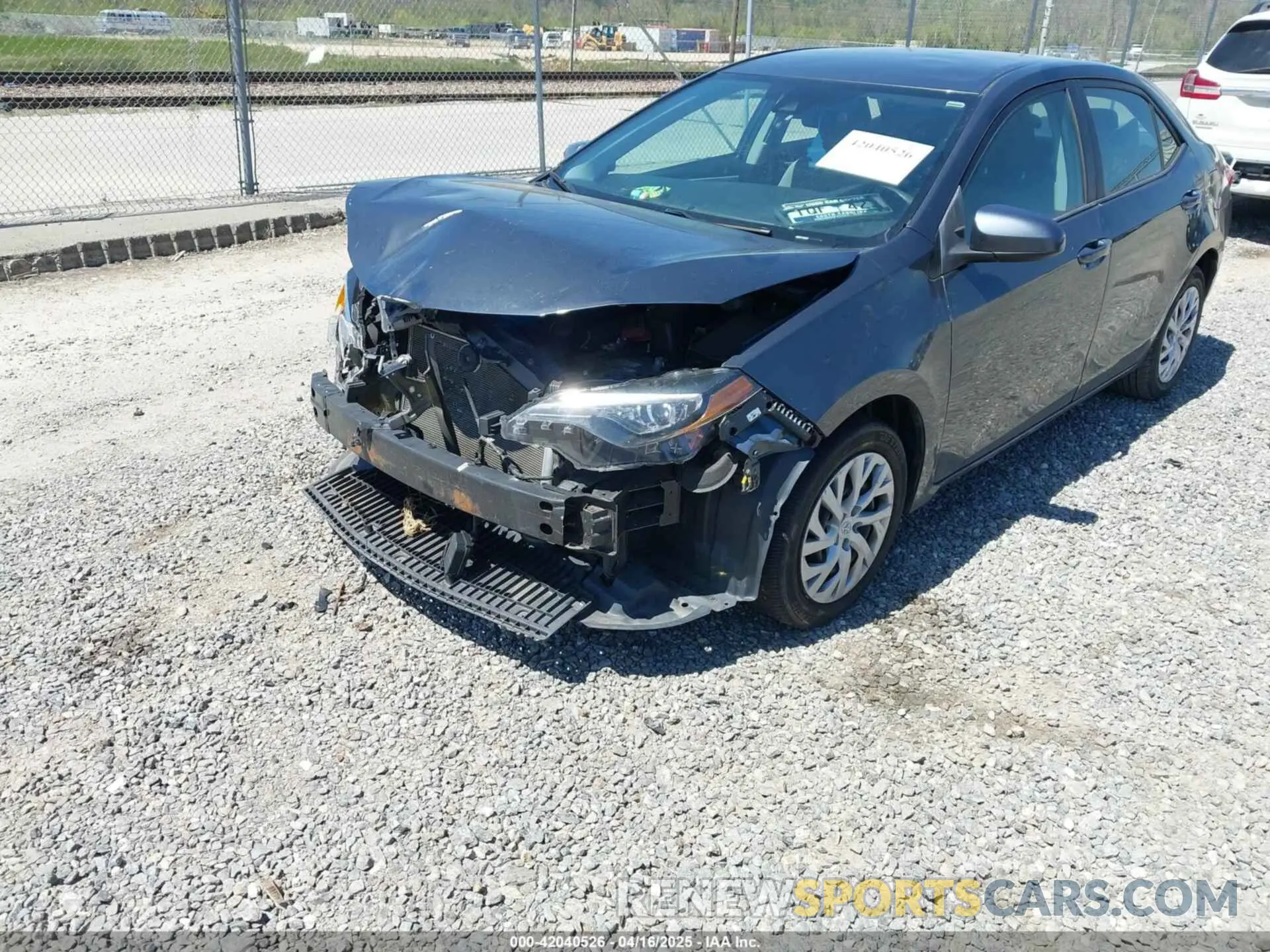 2 fotografías del automóvil dañado 5YFBURHE5KP897309 TOYOTA COROLLA 2019