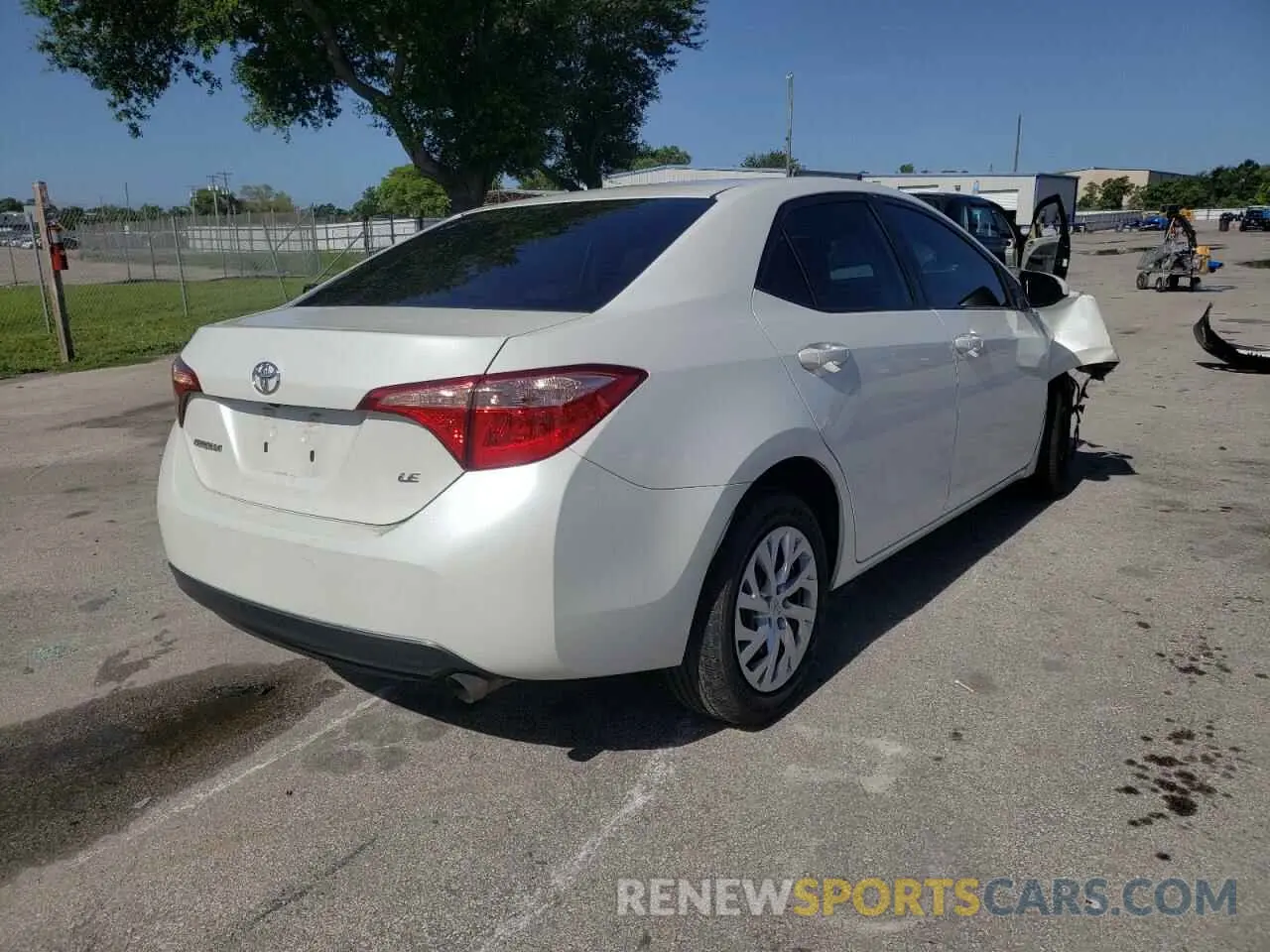 4 fotografías del automóvil dañado 5YFBURHE5KP902377 TOYOTA COROLLA 2019