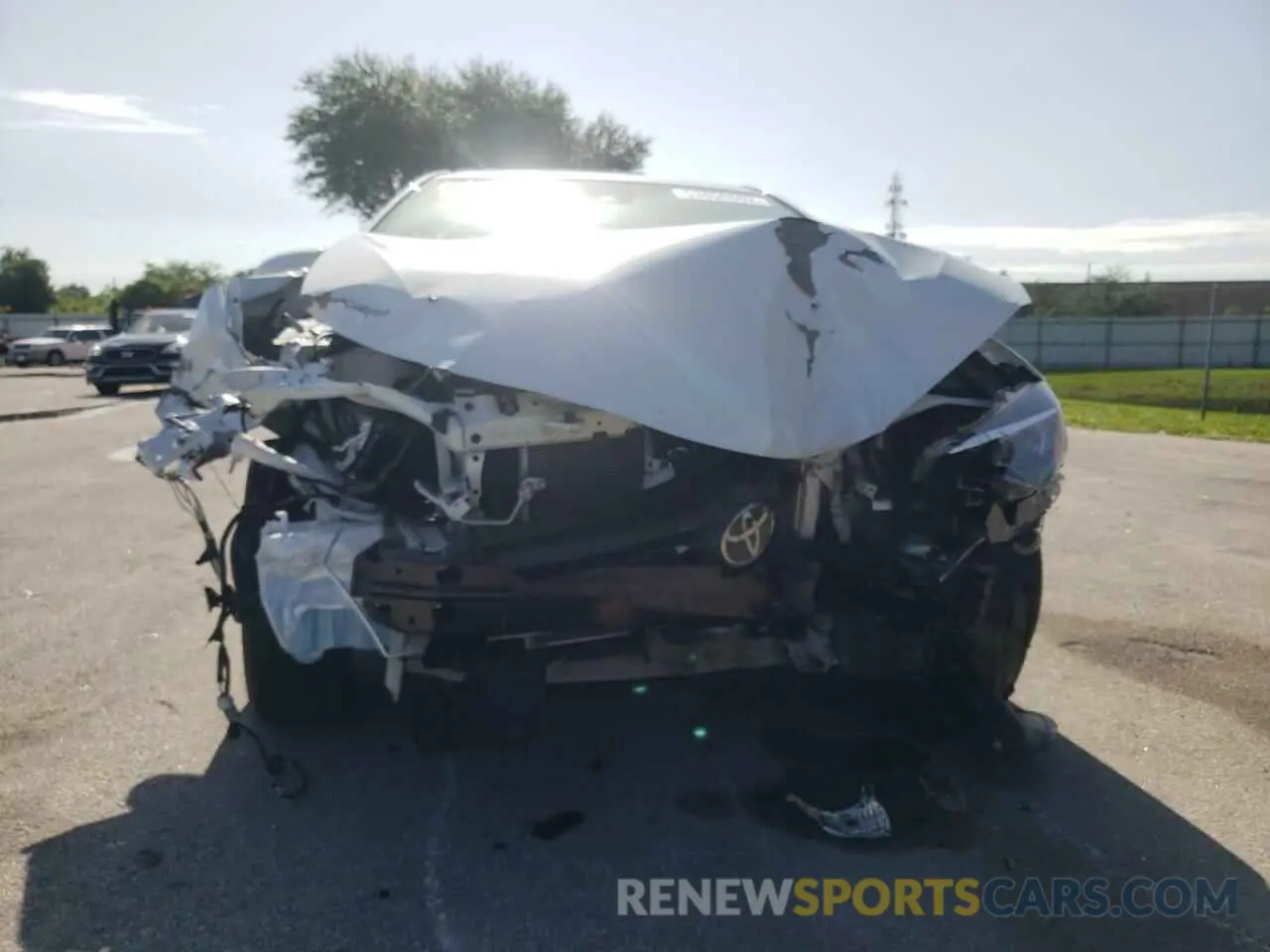 9 fotografías del automóvil dañado 5YFBURHE5KP902377 TOYOTA COROLLA 2019