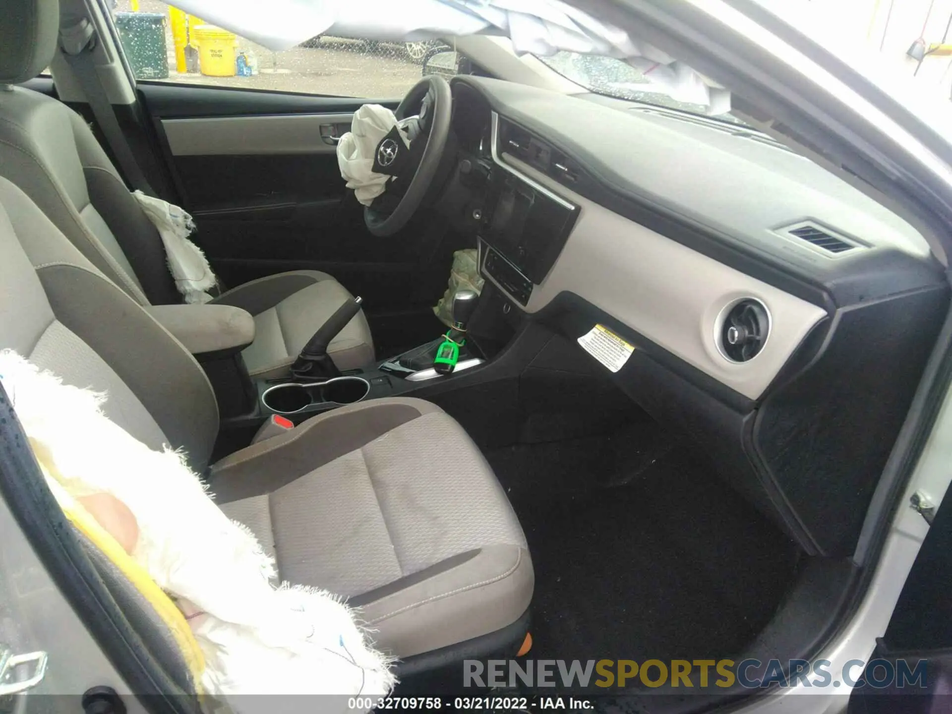 5 fotografías del automóvil dañado 5YFBURHE5KP909118 TOYOTA COROLLA 2019