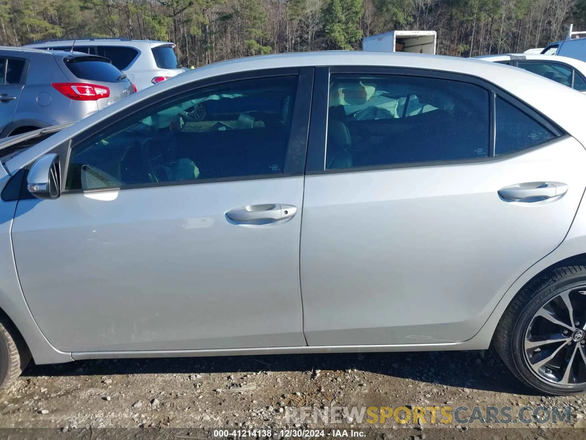 15 fotografías del automóvil dañado 5YFBURHE5KP912424 TOYOTA COROLLA 2019