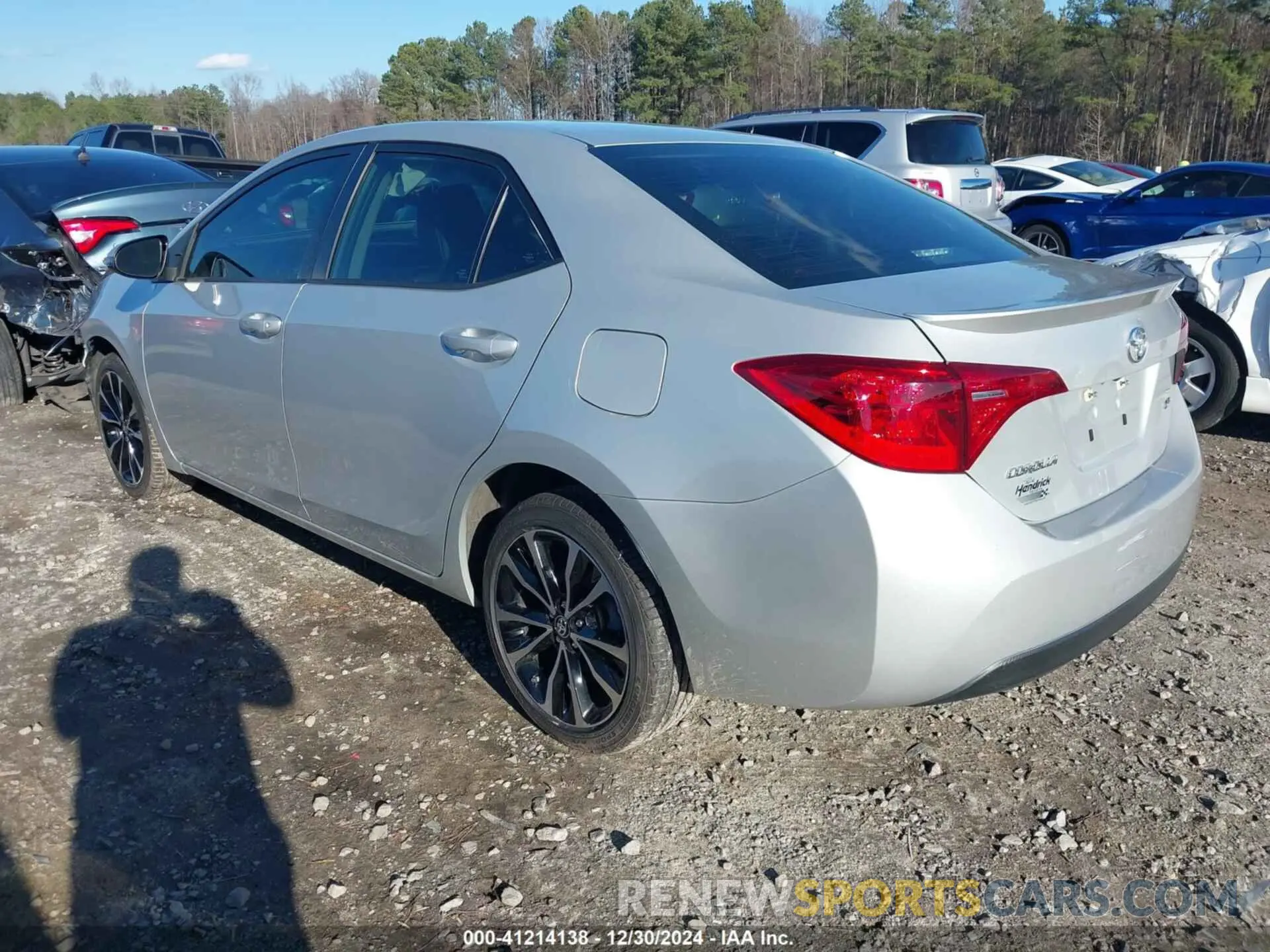 3 fotografías del automóvil dañado 5YFBURHE5KP912424 TOYOTA COROLLA 2019