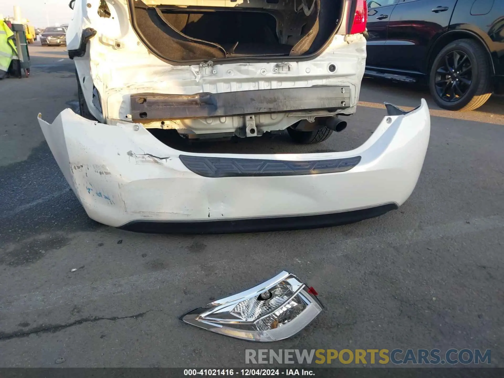 12 fotografías del automóvil dañado 5YFBURHE5KP921964 TOYOTA COROLLA 2019