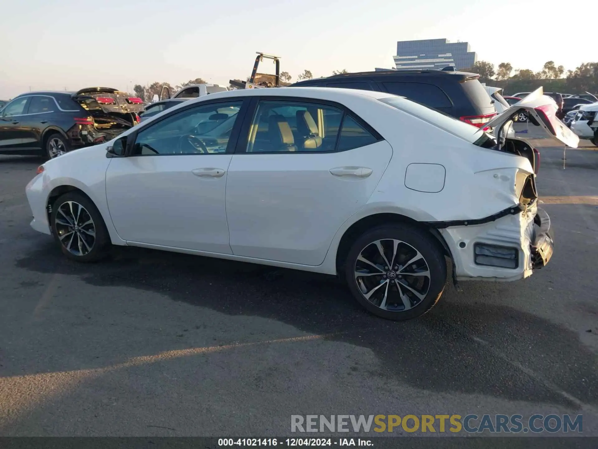 15 fotografías del automóvil dañado 5YFBURHE5KP921964 TOYOTA COROLLA 2019