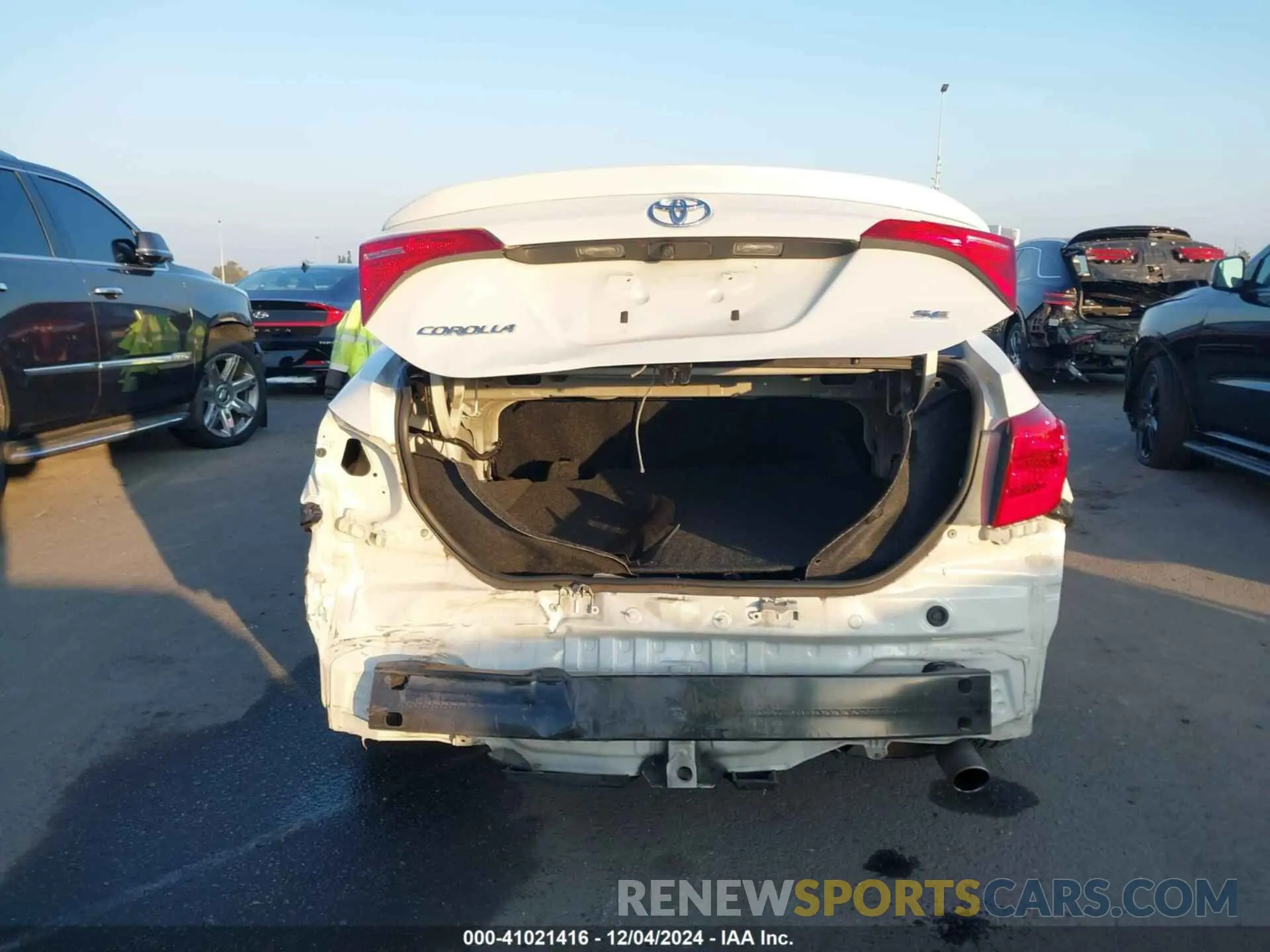 17 fotografías del automóvil dañado 5YFBURHE5KP921964 TOYOTA COROLLA 2019