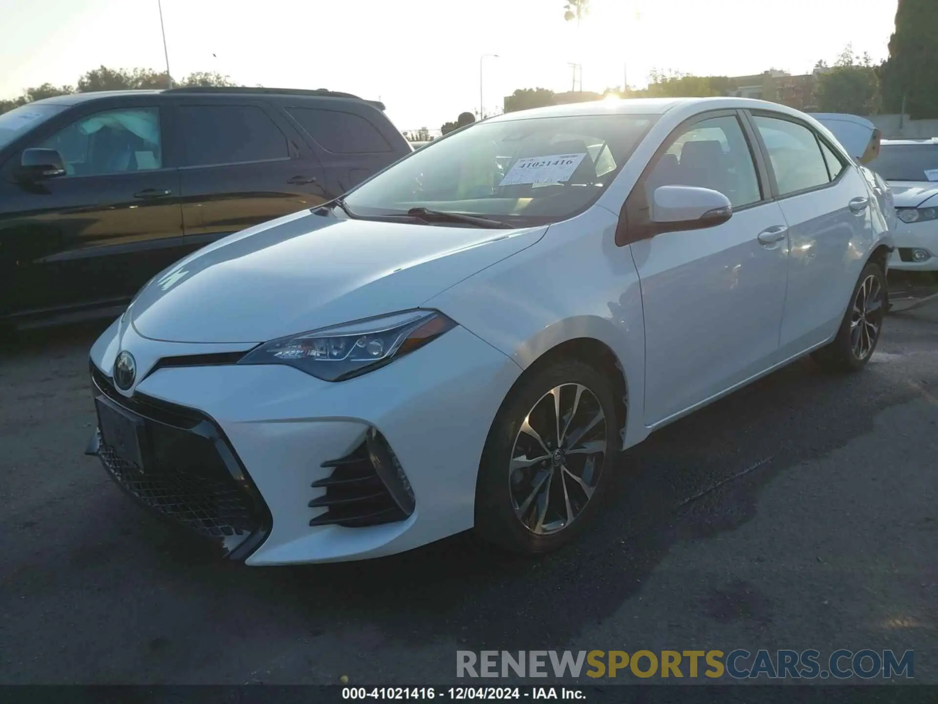 2 fotografías del automóvil dañado 5YFBURHE5KP921964 TOYOTA COROLLA 2019
