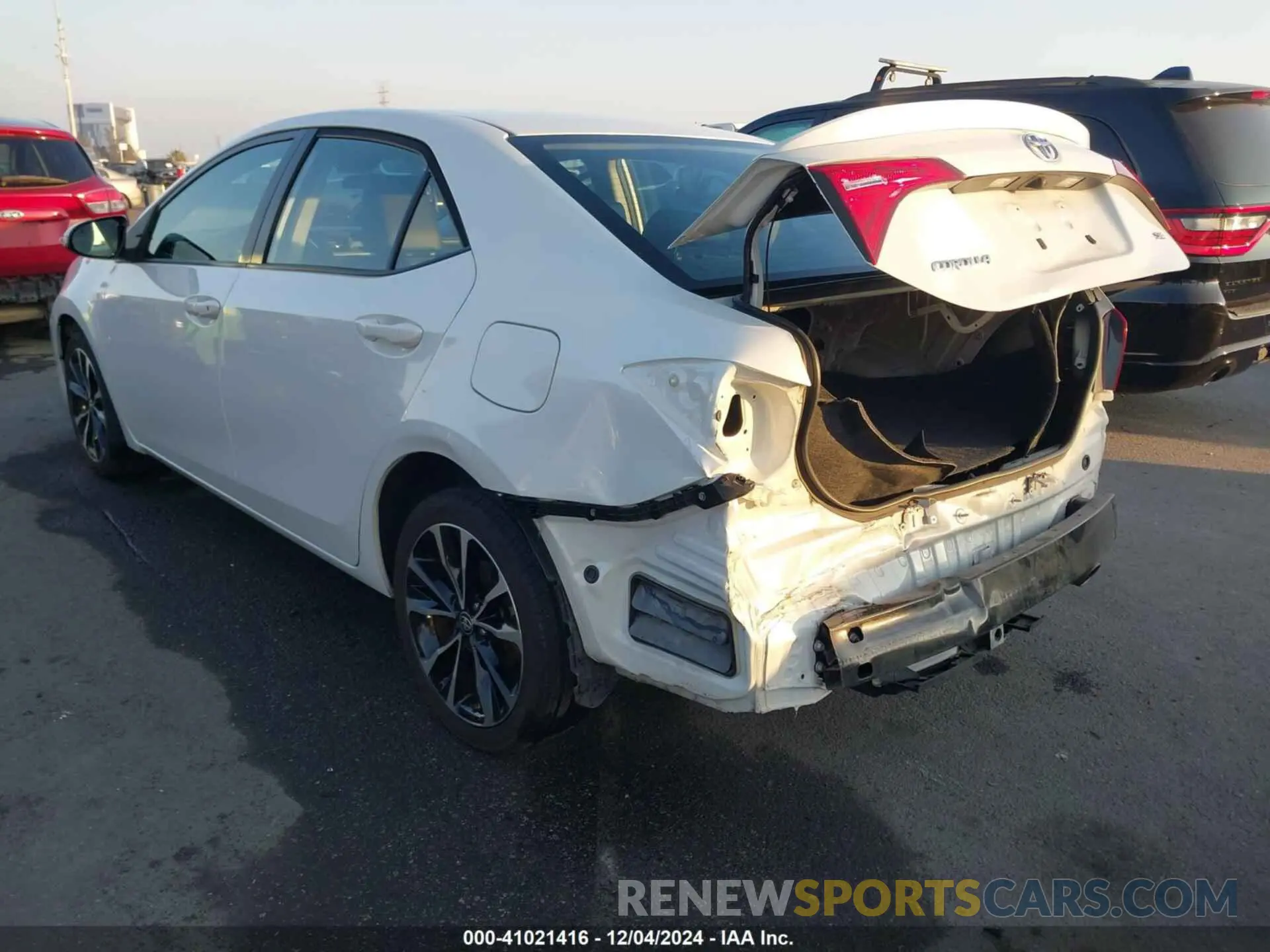 3 fotografías del automóvil dañado 5YFBURHE5KP921964 TOYOTA COROLLA 2019