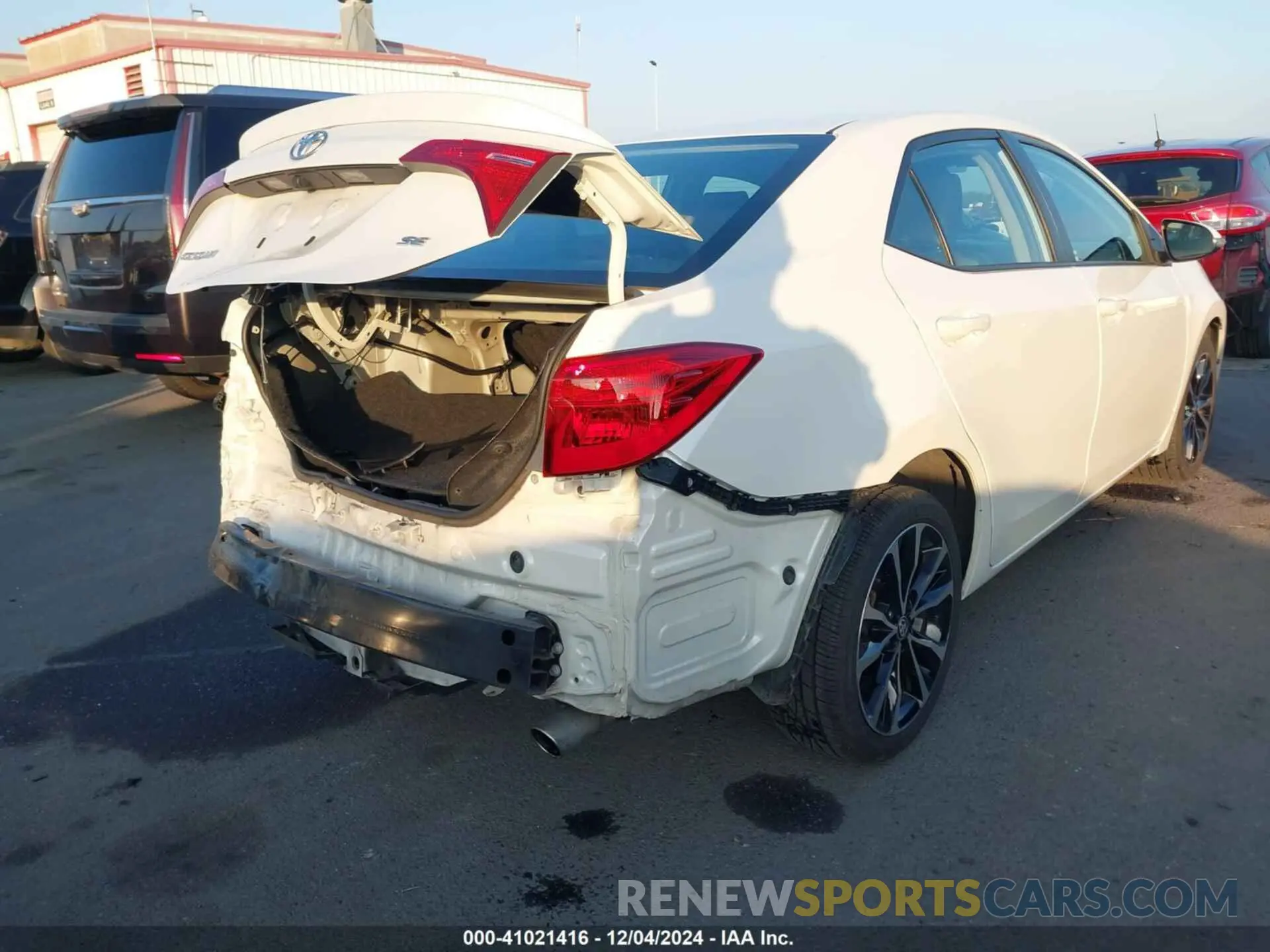 4 fotografías del automóvil dañado 5YFBURHE5KP921964 TOYOTA COROLLA 2019