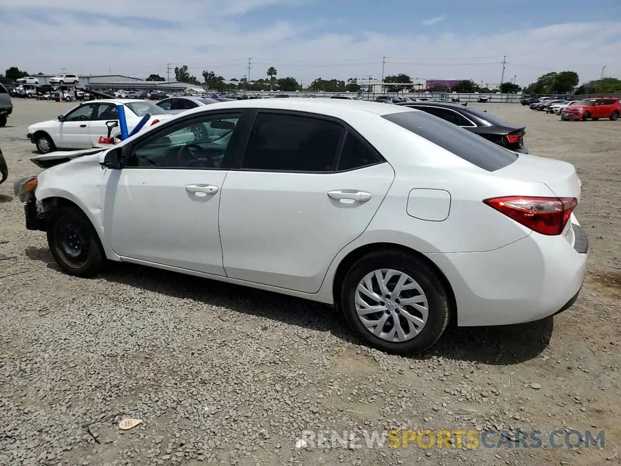2 fotografías del automóvil dañado 5YFBURHE5KP925500 TOYOTA COROLLA 2019