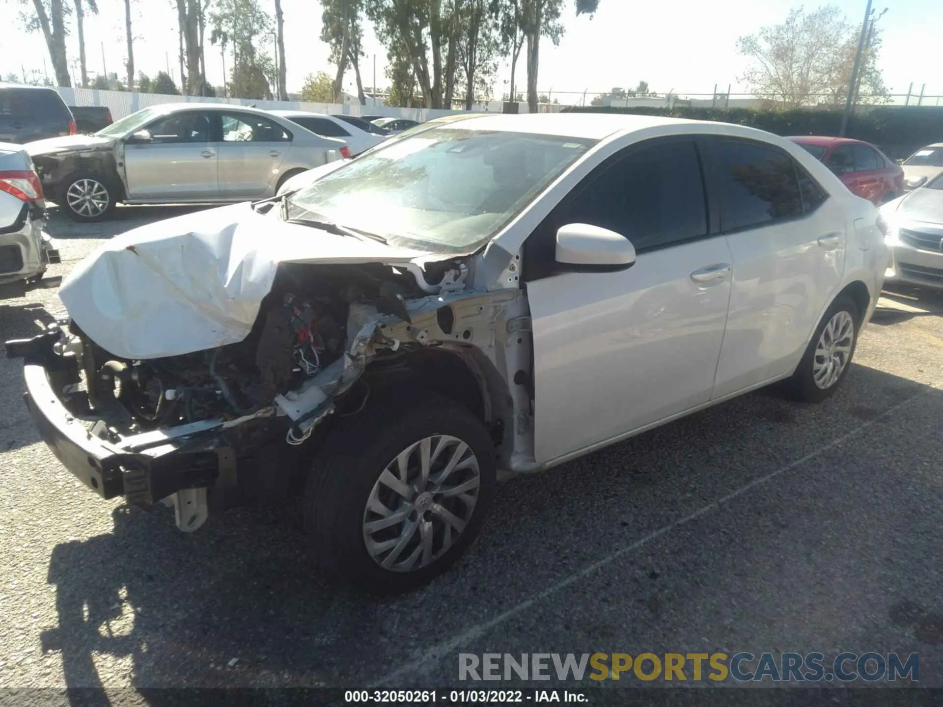 2 fotografías del automóvil dañado 5YFBURHE5KP930471 TOYOTA COROLLA 2019