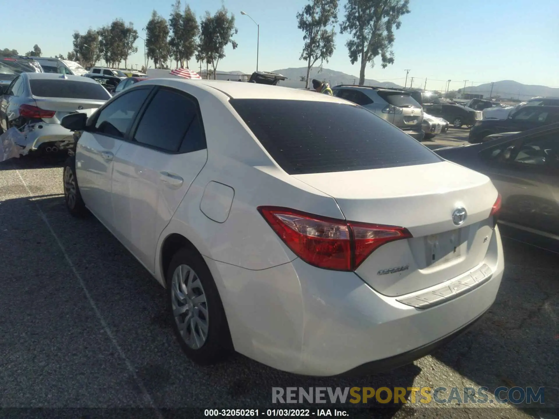 3 fotografías del automóvil dañado 5YFBURHE5KP930471 TOYOTA COROLLA 2019