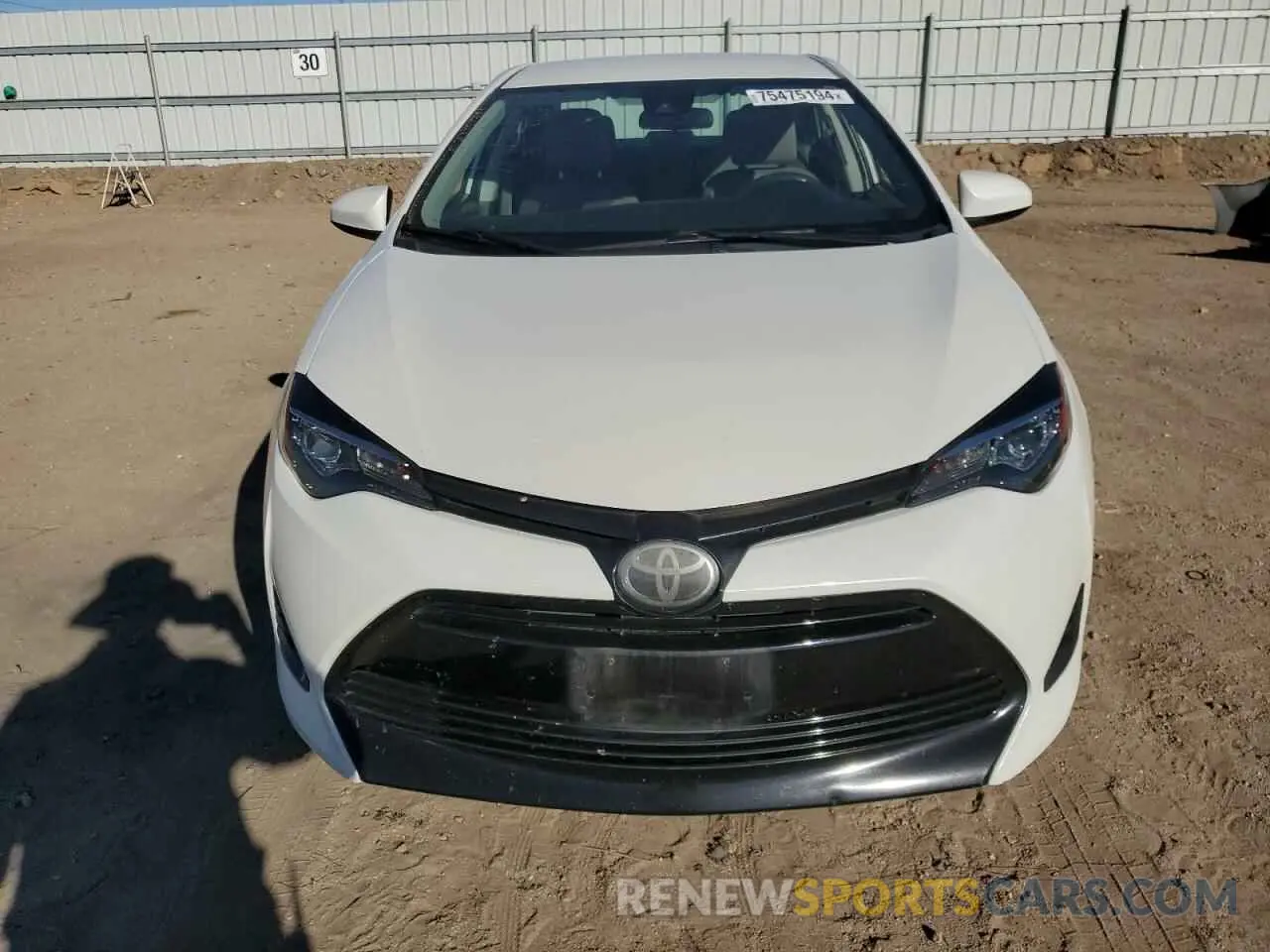 5 fotografías del automóvil dañado 5YFBURHE5KP931619 TOYOTA COROLLA 2019