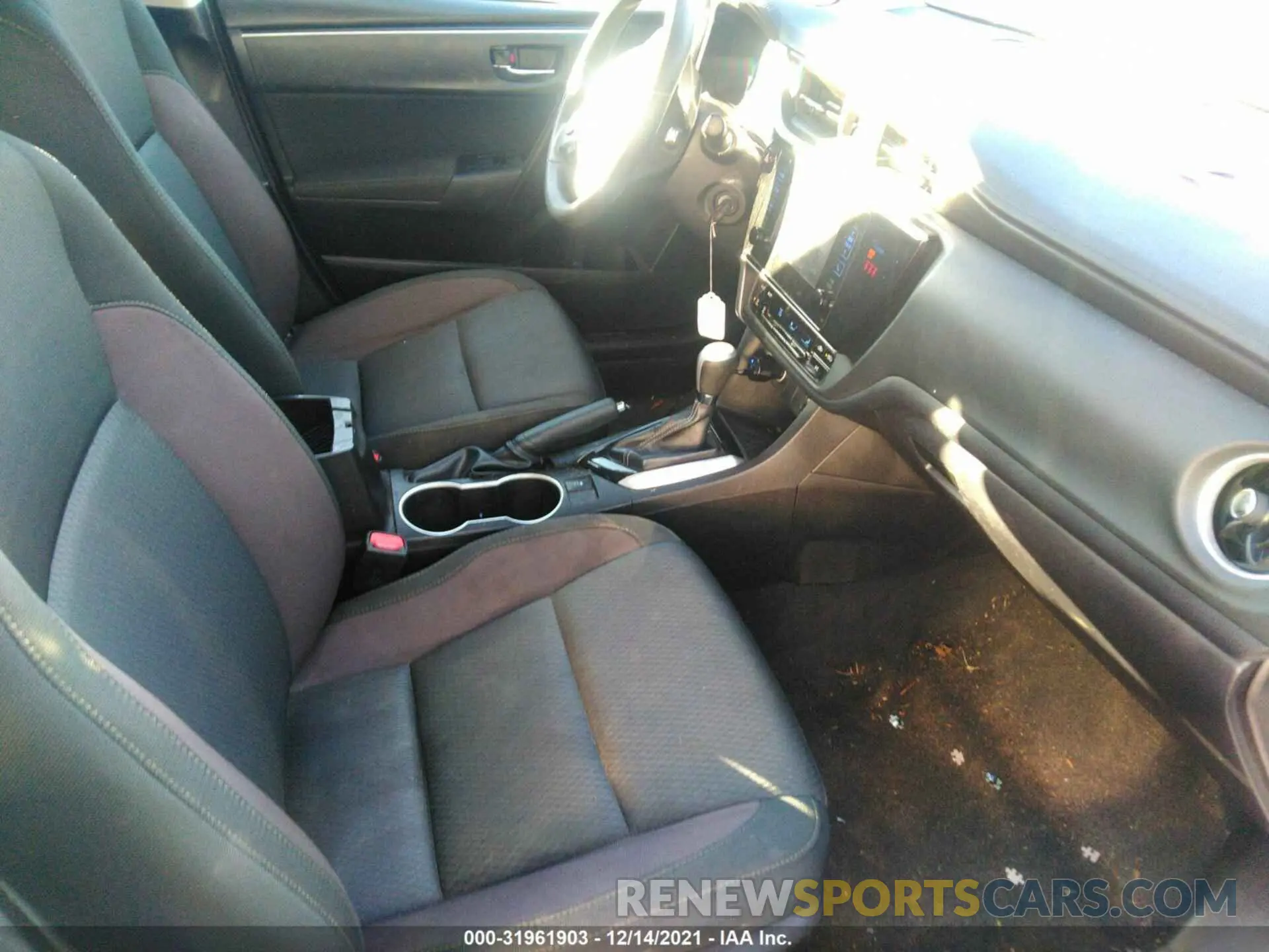 5 fotografías del automóvil dañado 5YFBURHE5KP939493 TOYOTA COROLLA 2019