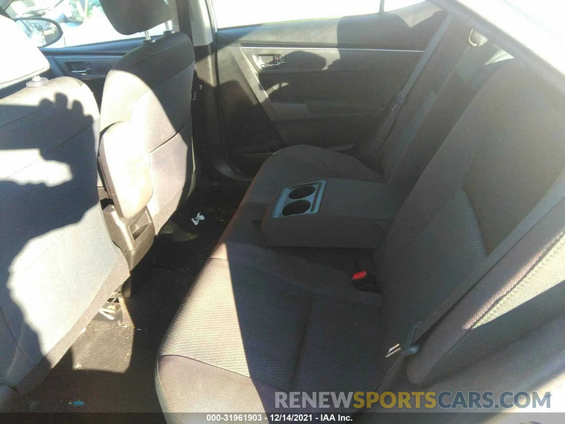 8 fotografías del automóvil dañado 5YFBURHE5KP939493 TOYOTA COROLLA 2019