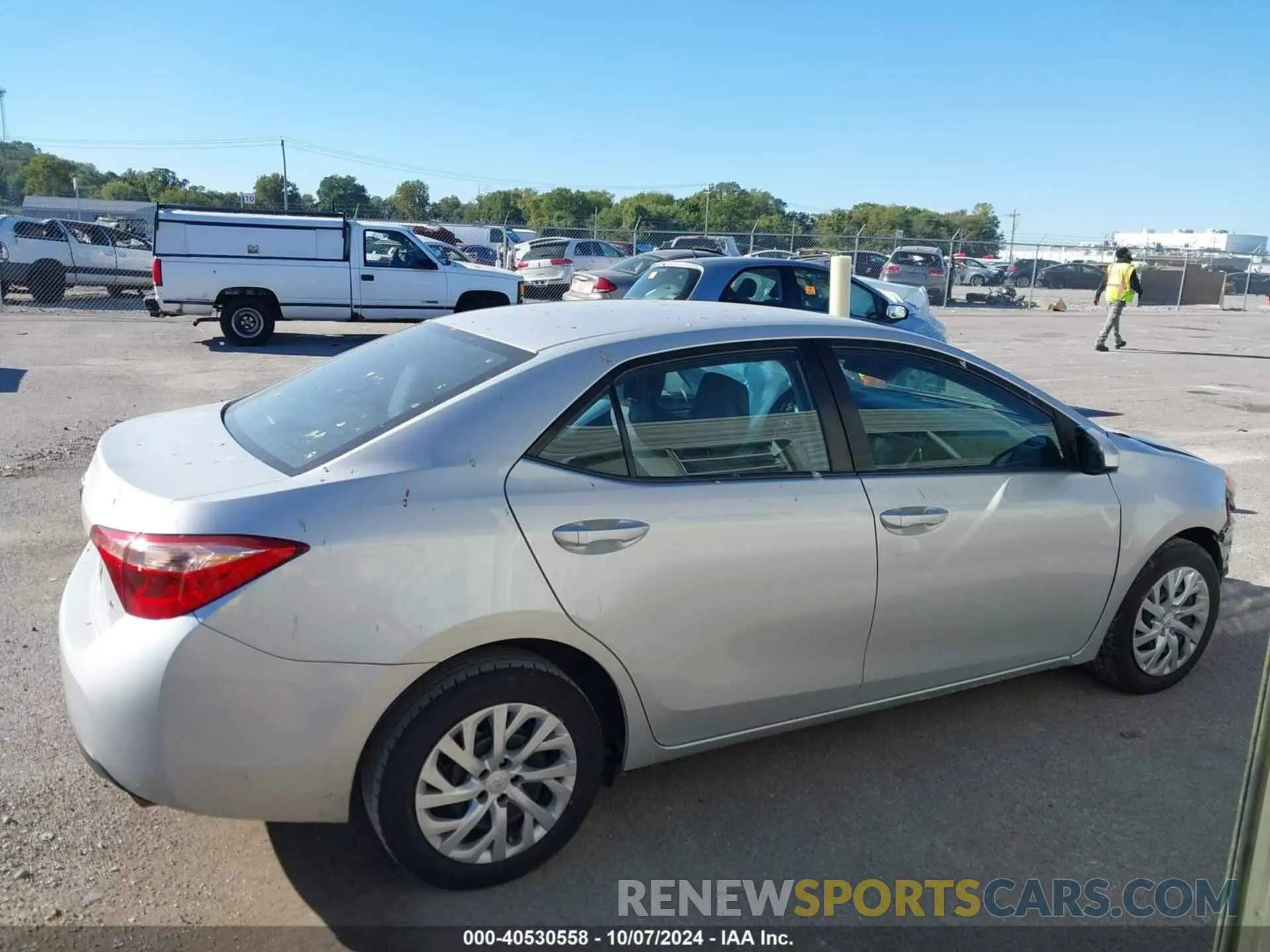 14 fotografías del automóvil dañado 5YFBURHE5KP939915 TOYOTA COROLLA 2019