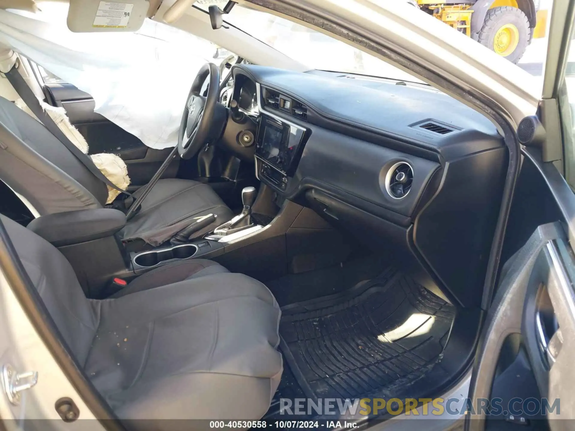 5 fotografías del automóvil dañado 5YFBURHE5KP939915 TOYOTA COROLLA 2019