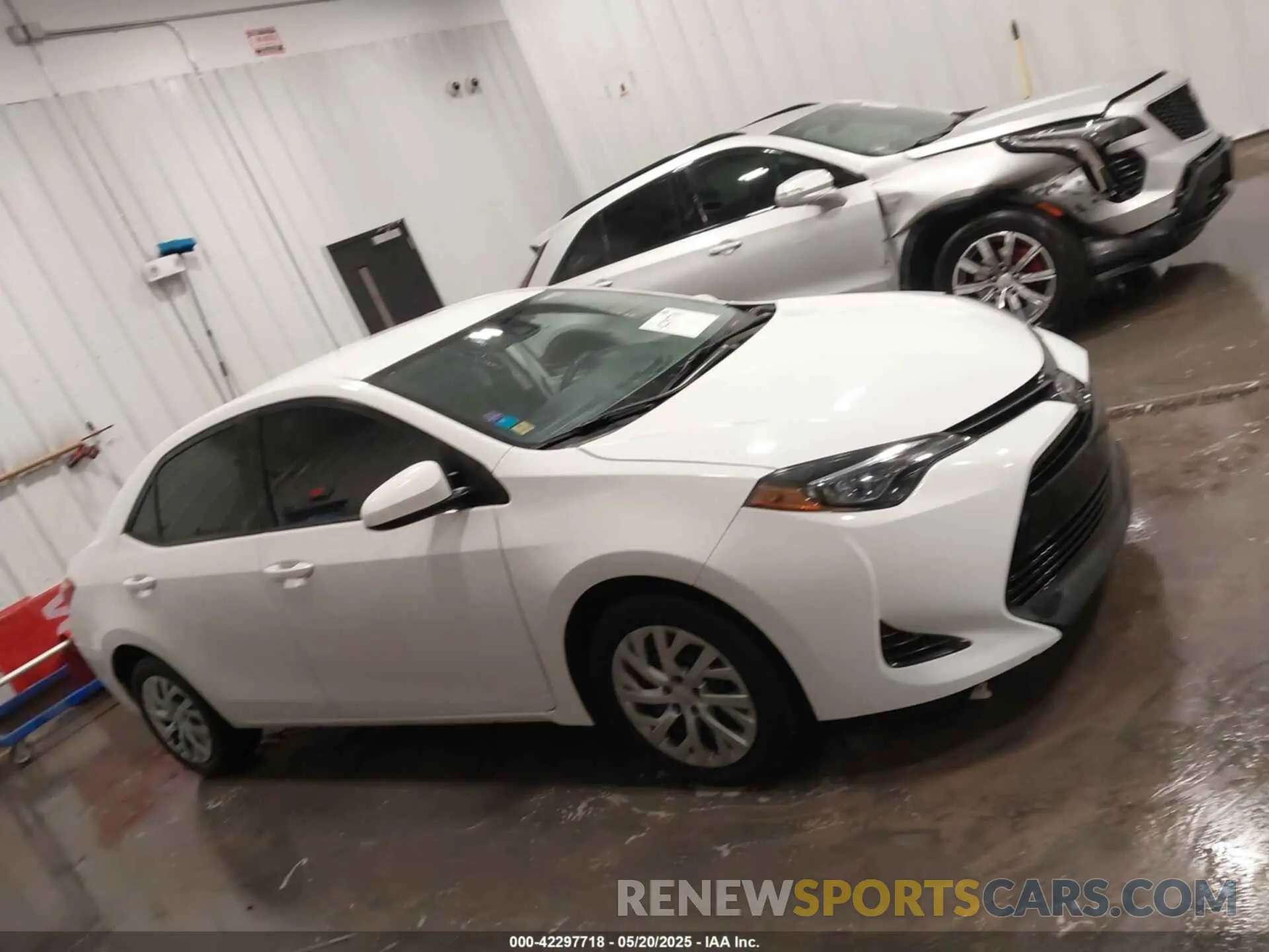 14 fotografías del automóvil dañado 5YFBURHE5KP941051 TOYOTA COROLLA 2019
