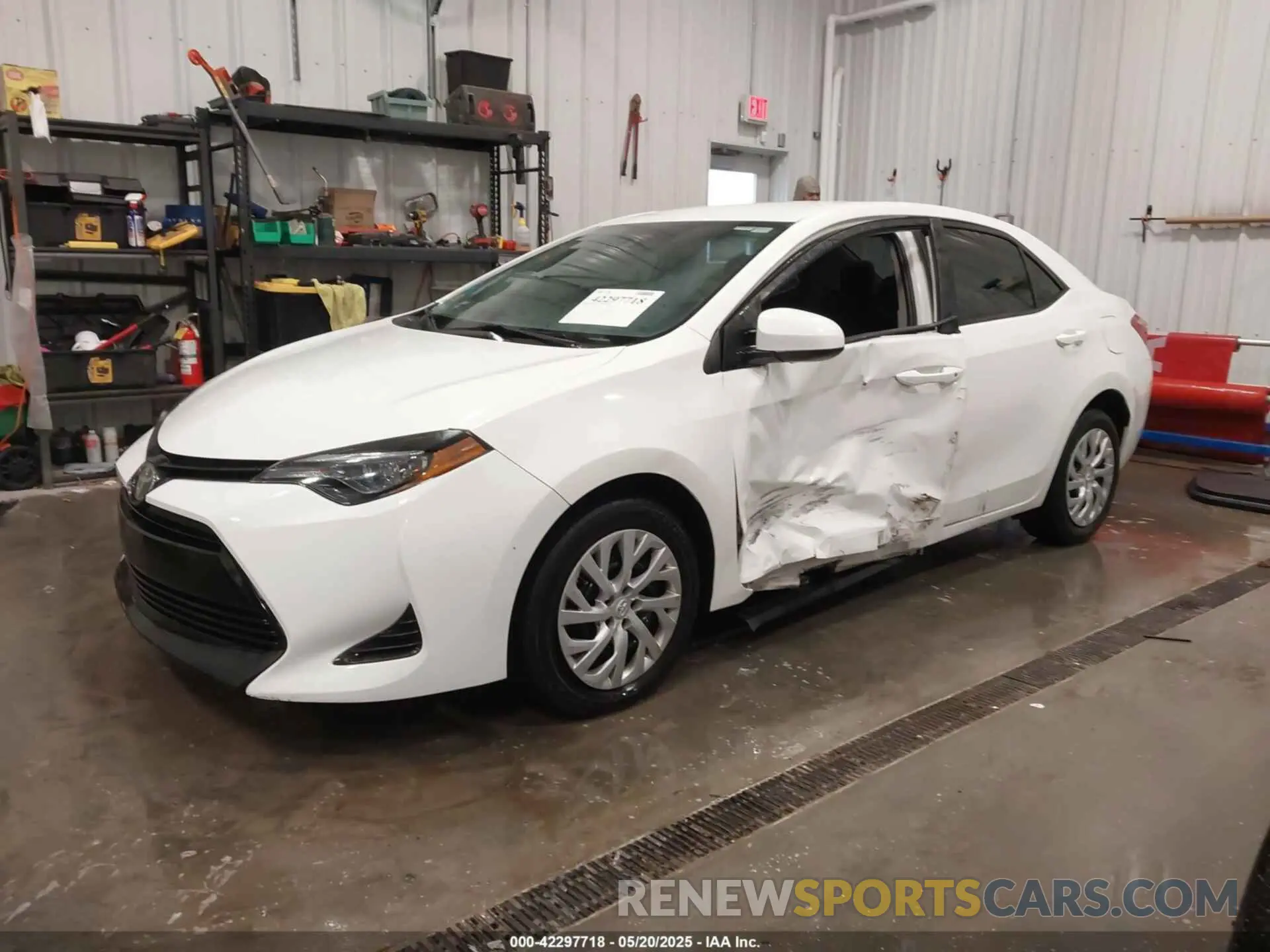 2 fotografías del automóvil dañado 5YFBURHE5KP941051 TOYOTA COROLLA 2019