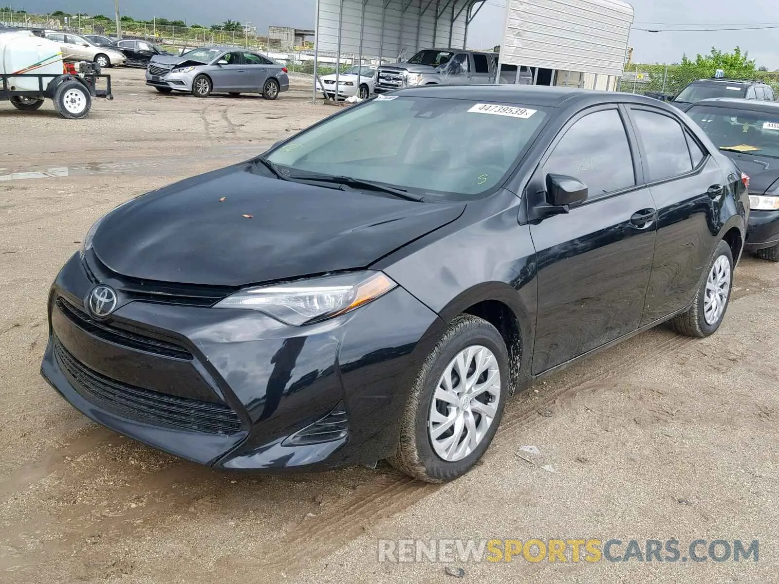 2 fotografías del automóvil dañado 5YFBURHE5KP943110 TOYOTA COROLLA 2019