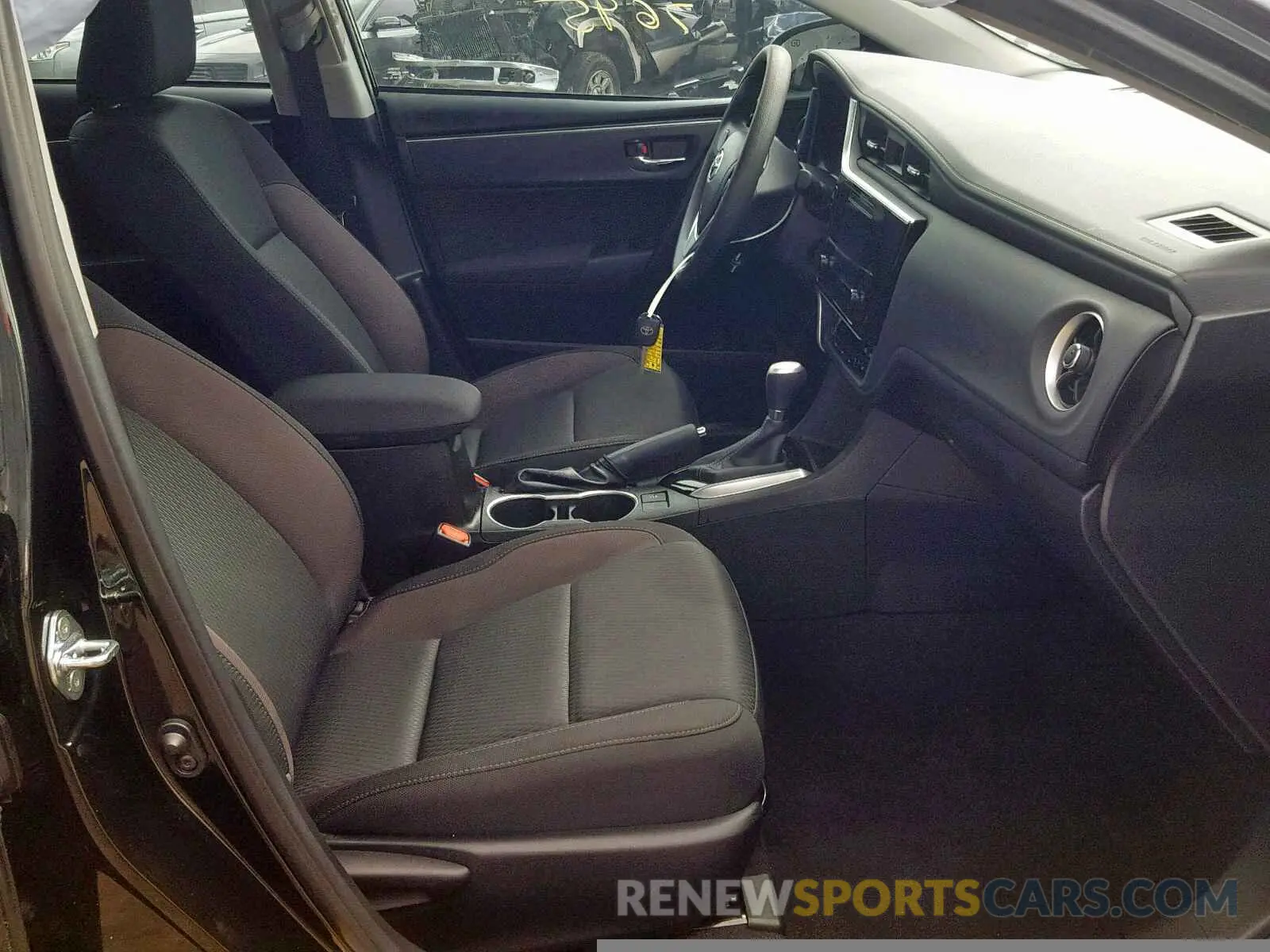 5 fotografías del automóvil dañado 5YFBURHE5KP943110 TOYOTA COROLLA 2019