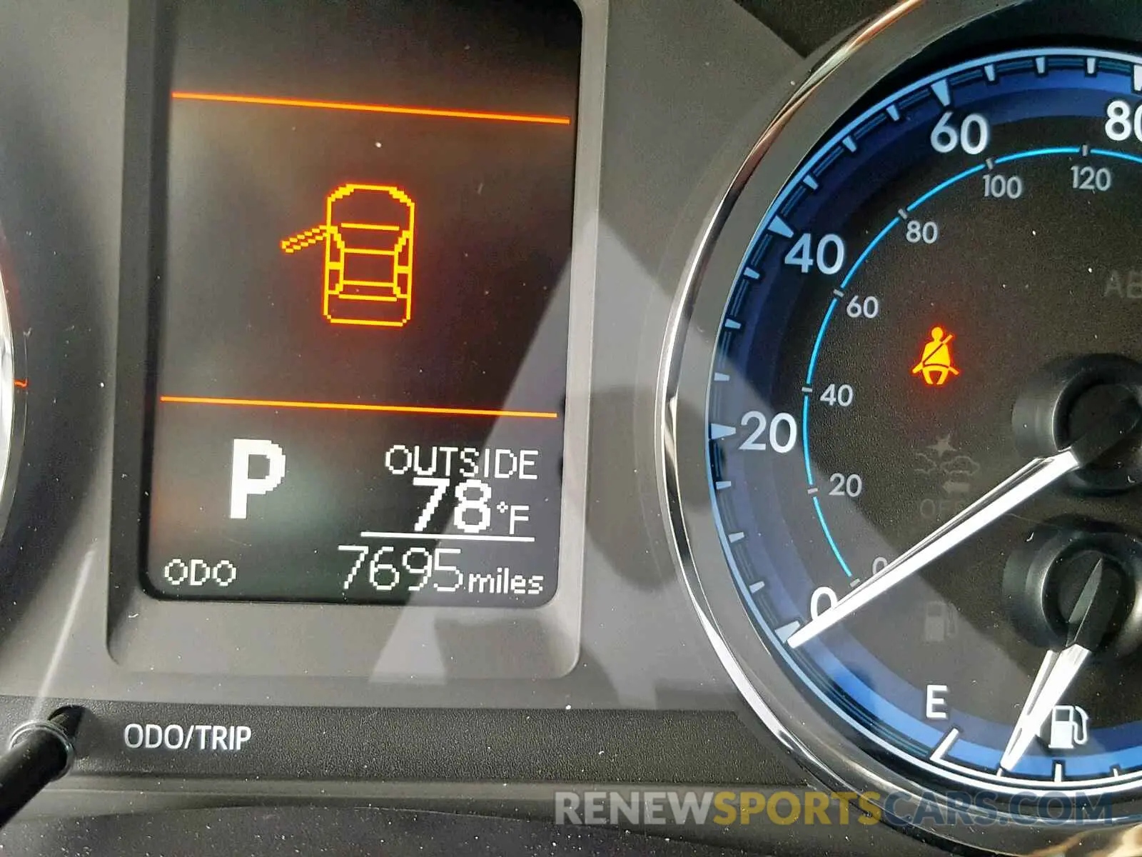 8 fotografías del automóvil dañado 5YFBURHE5KP943110 TOYOTA COROLLA 2019