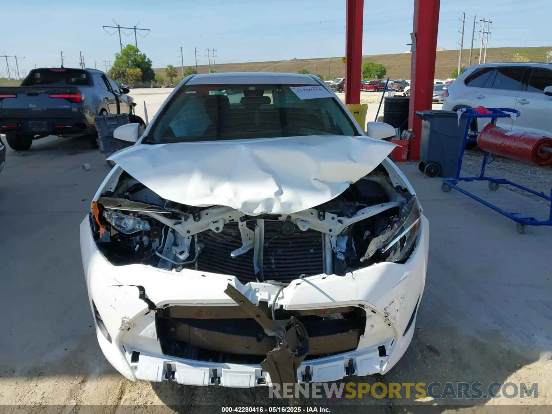 12 fotografías del automóvil dañado 5YFBURHE5KP945830 TOYOTA COROLLA 2019