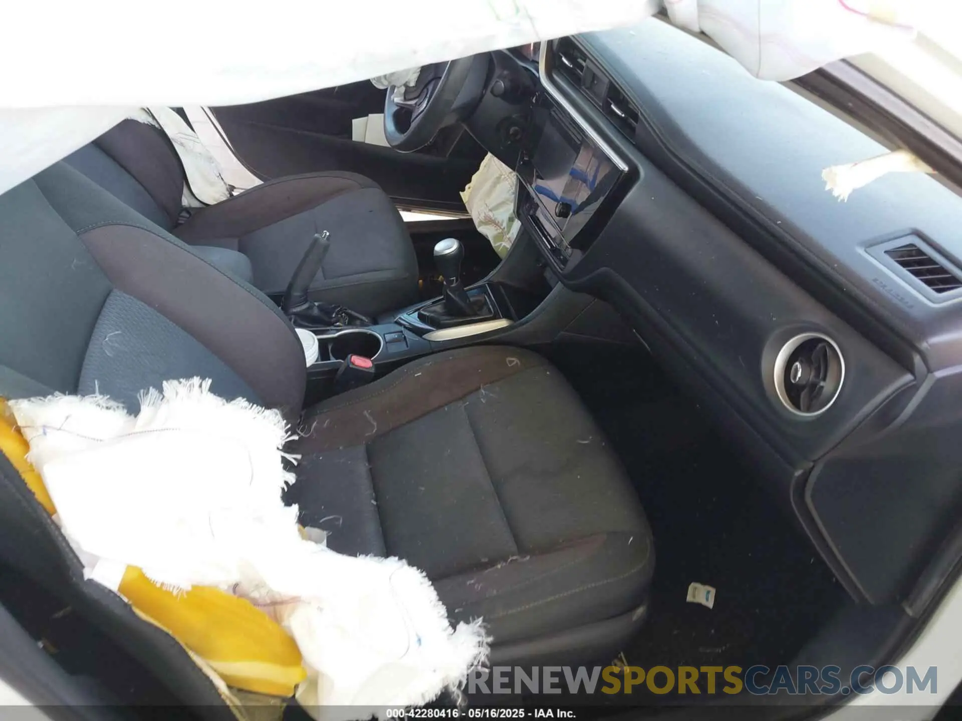 5 fotografías del automóvil dañado 5YFBURHE5KP945830 TOYOTA COROLLA 2019