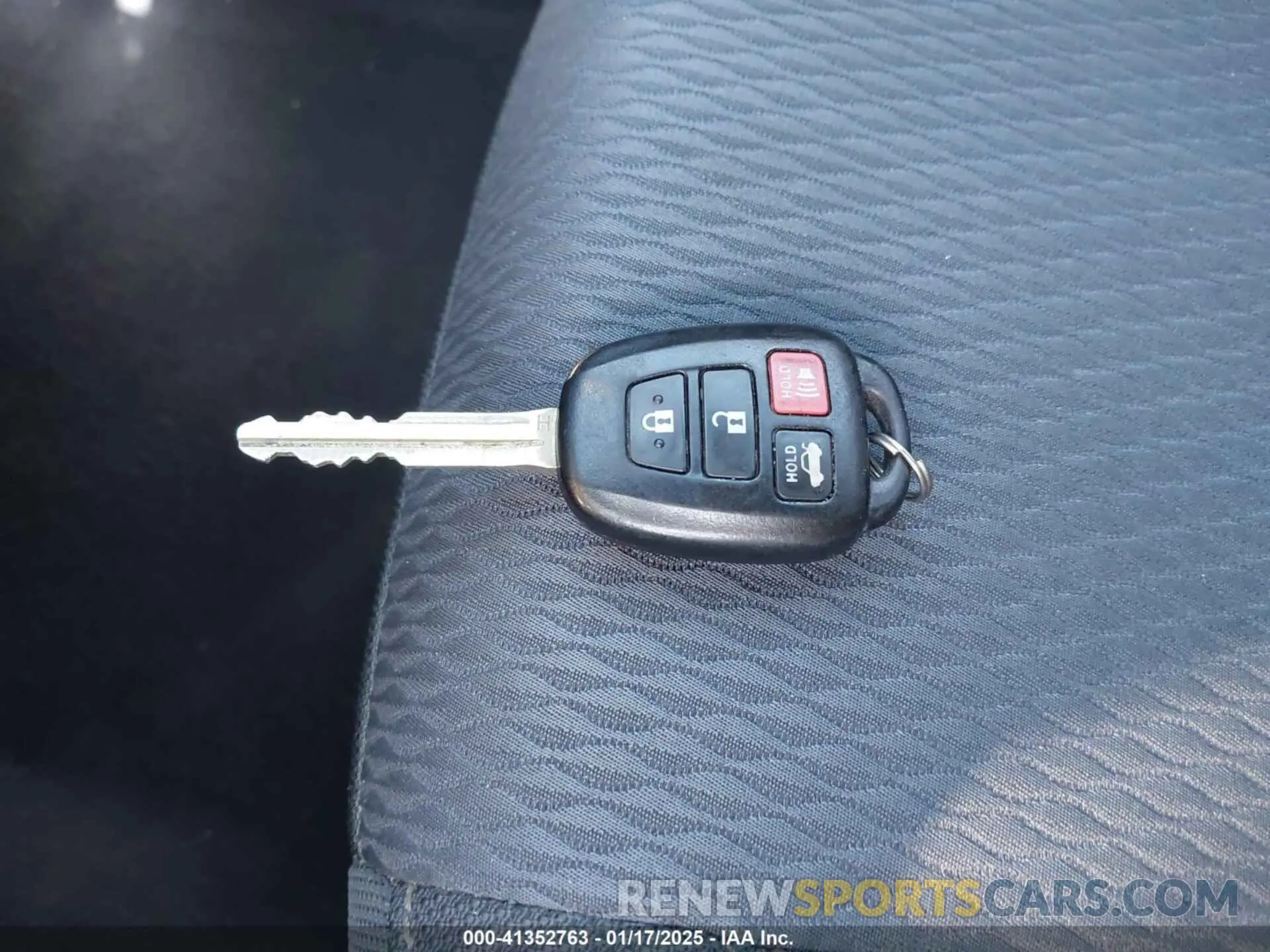 11 fotografías del automóvil dañado 5YFBURHE5KP945987 TOYOTA COROLLA 2019