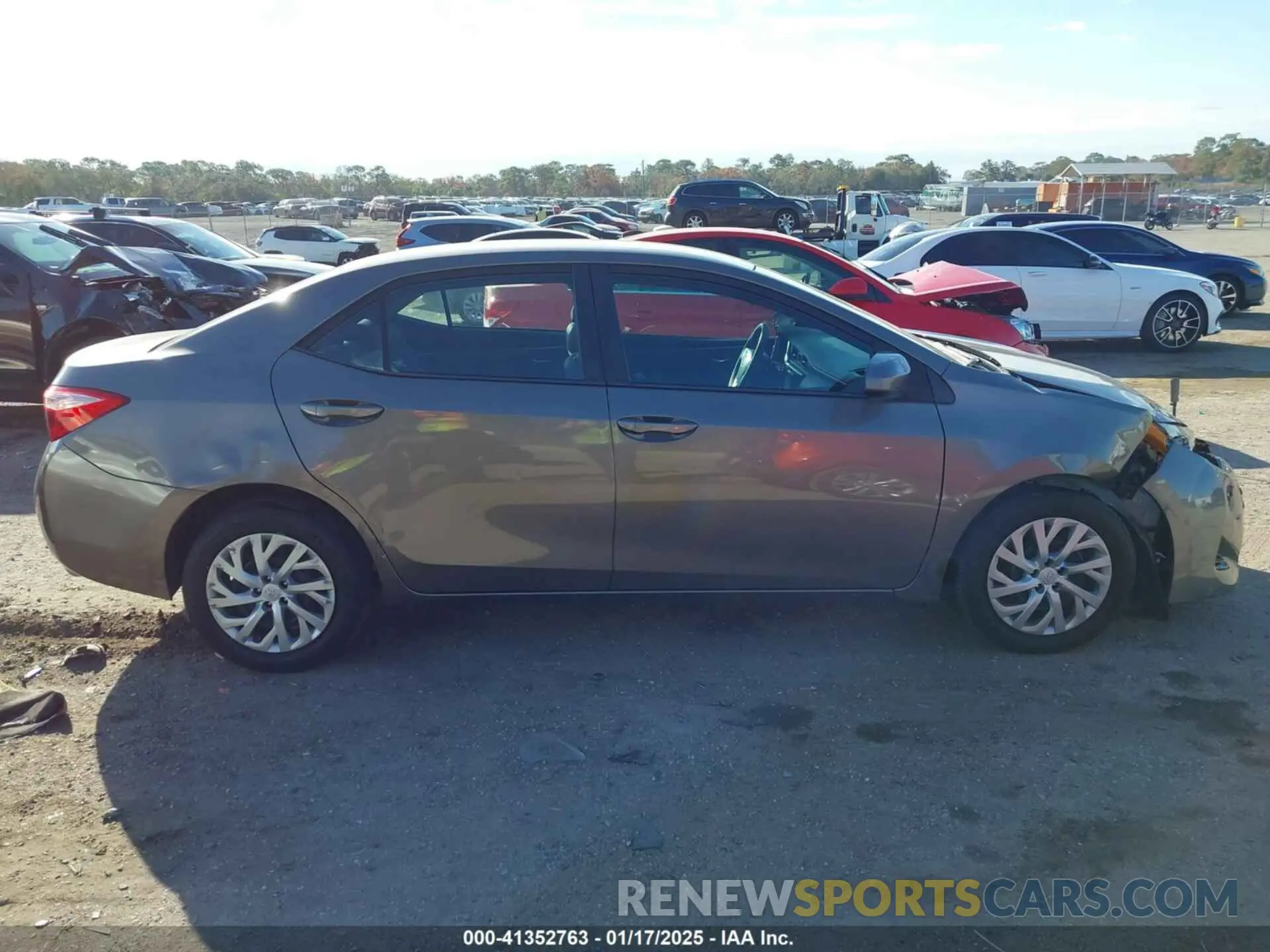 13 fotografías del automóvil dañado 5YFBURHE5KP945987 TOYOTA COROLLA 2019