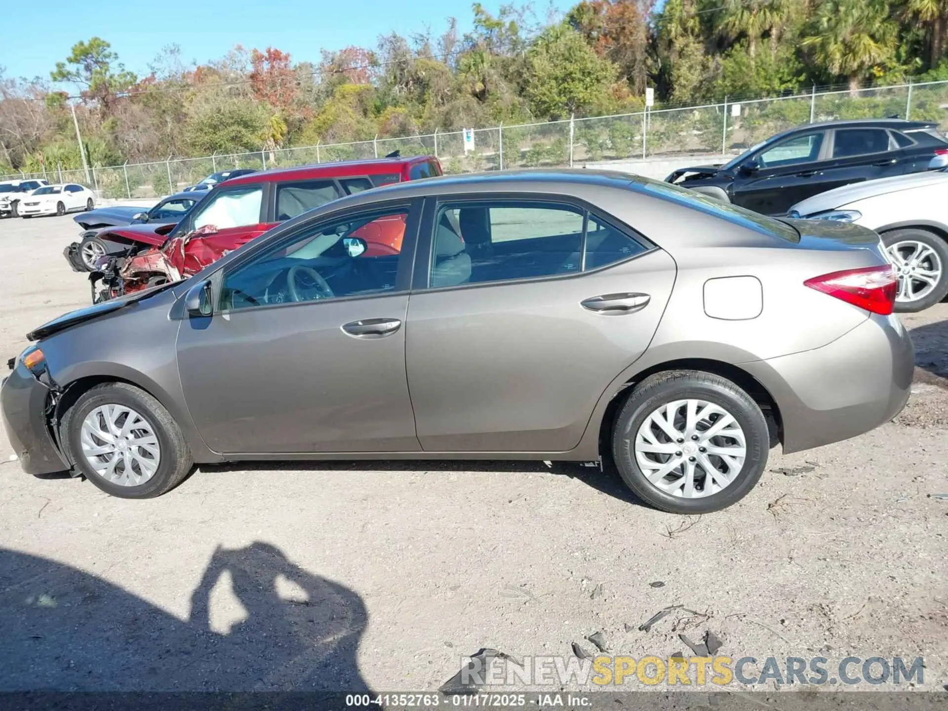 14 fotografías del automóvil dañado 5YFBURHE5KP945987 TOYOTA COROLLA 2019