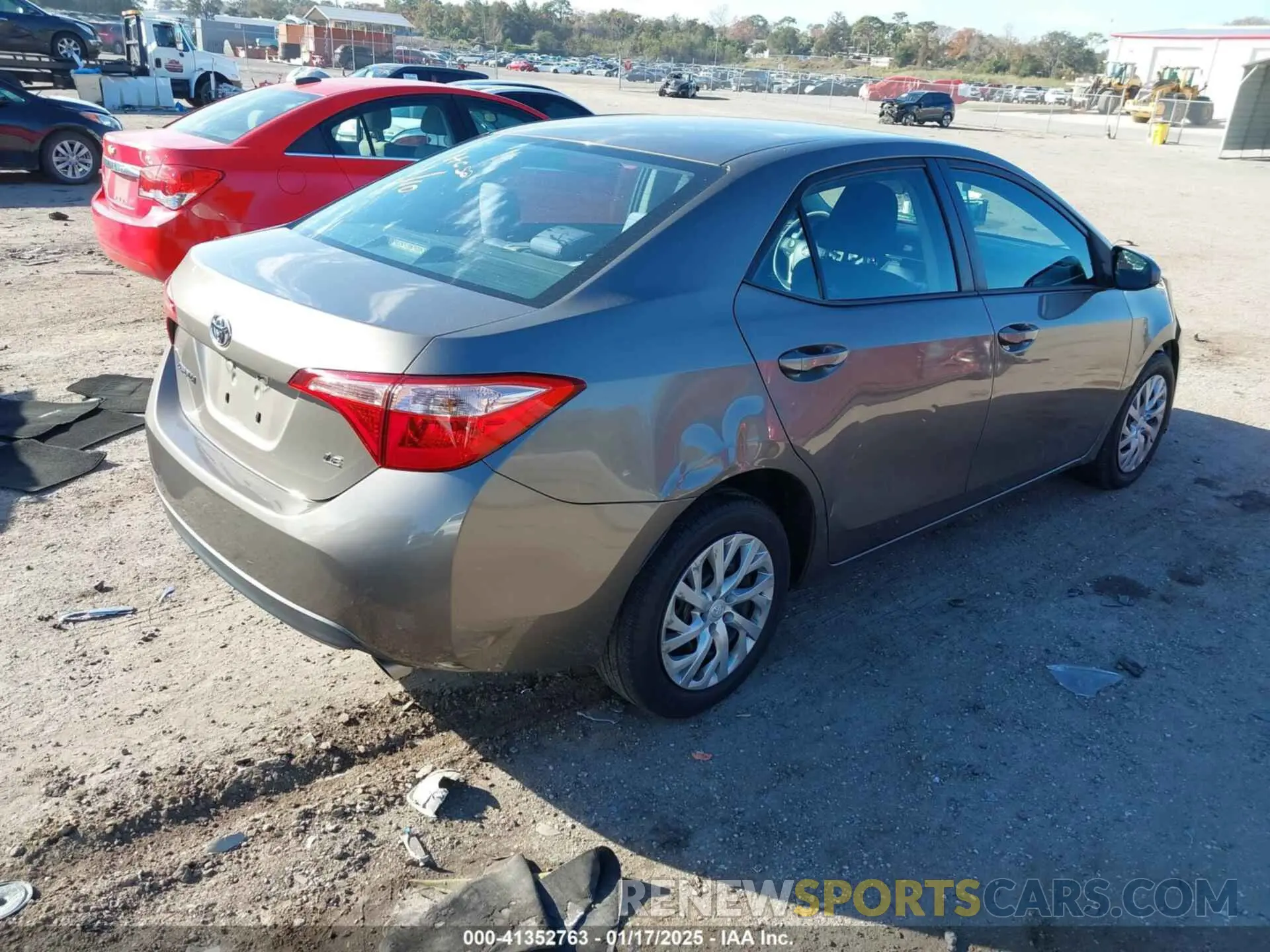 4 fotografías del automóvil dañado 5YFBURHE5KP945987 TOYOTA COROLLA 2019