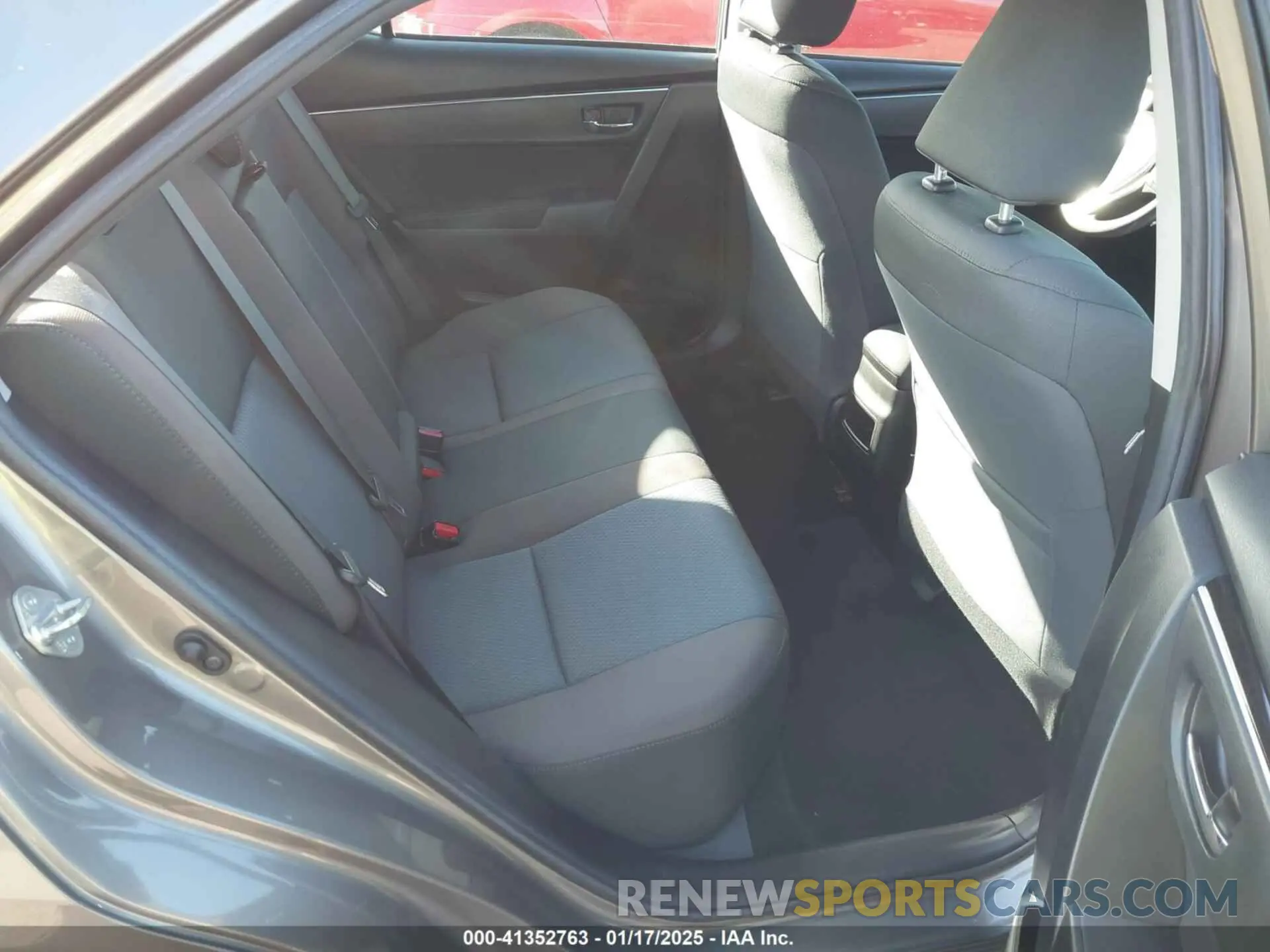 8 fotografías del automóvil dañado 5YFBURHE5KP945987 TOYOTA COROLLA 2019