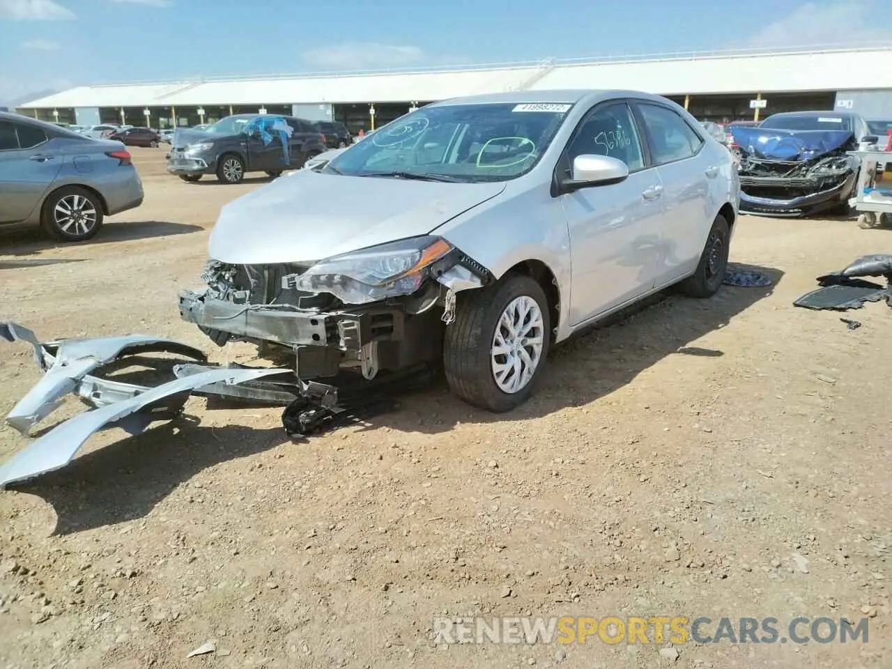 2 fotografías del automóvil dañado 5YFBURHE6KP857756 TOYOTA COROLLA 2019