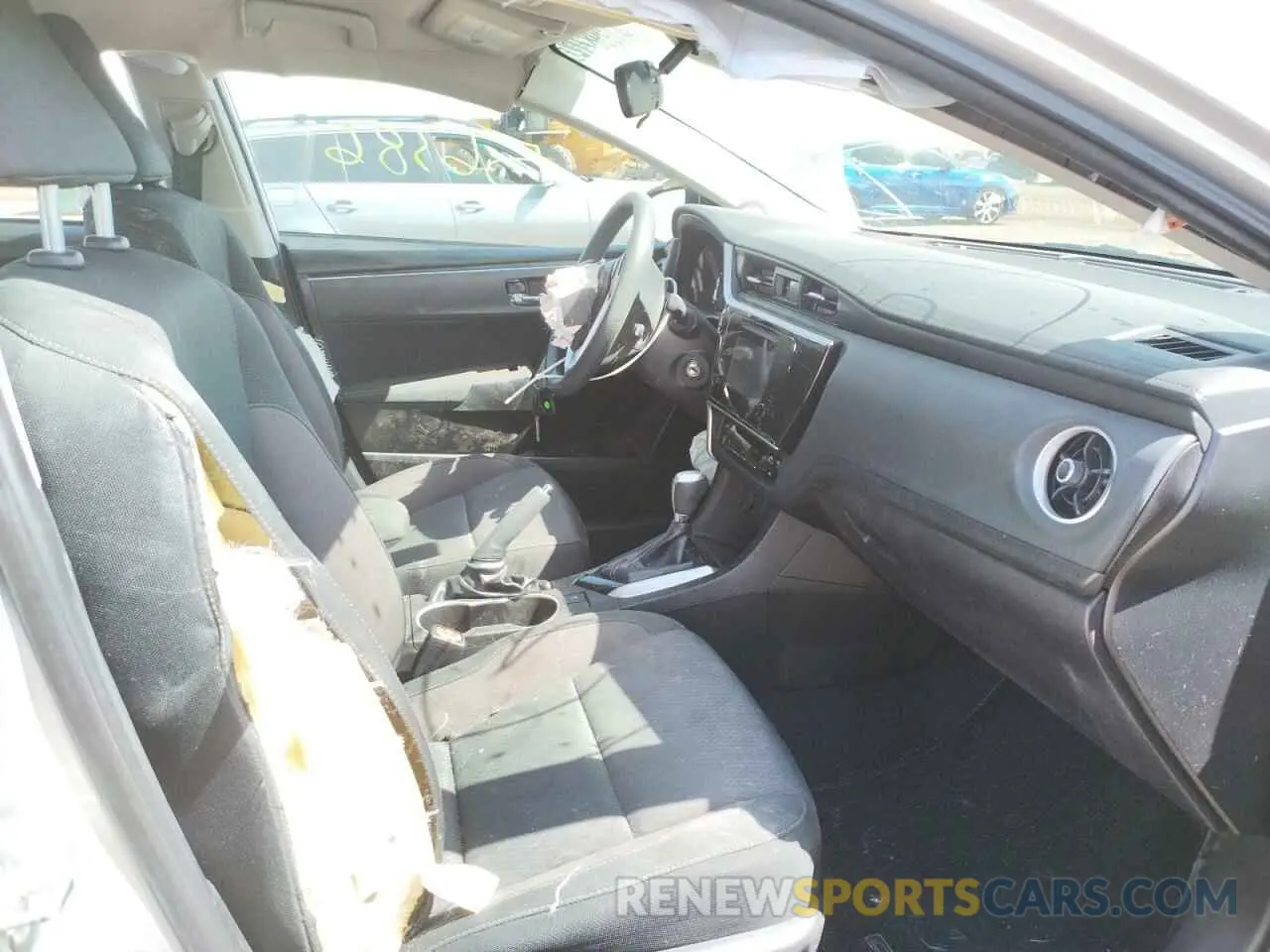 5 fotografías del automóvil dañado 5YFBURHE6KP857756 TOYOTA COROLLA 2019