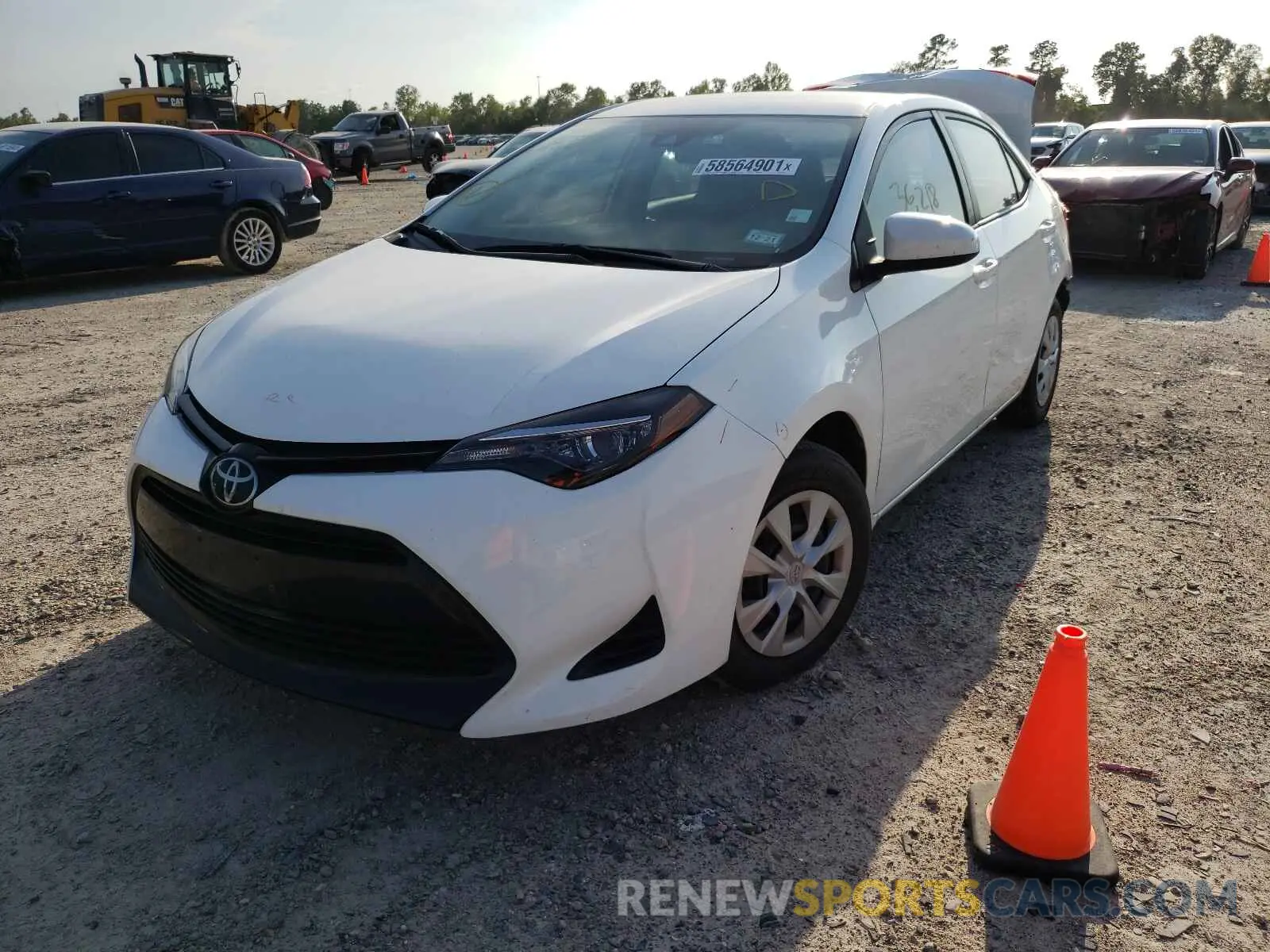 2 fotografías del automóvil dañado 5YFBURHE6KP861144 TOYOTA COROLLA 2019